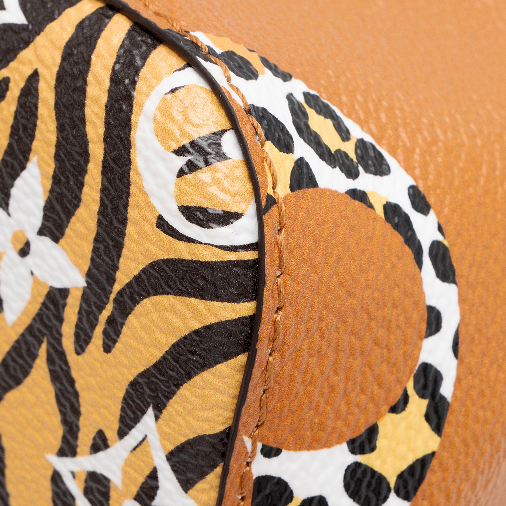 Louis Vuitton Limited Edition Monogram Giant Jungle Neonoe MM Shoulder Bag (SHF-3rqmFR)