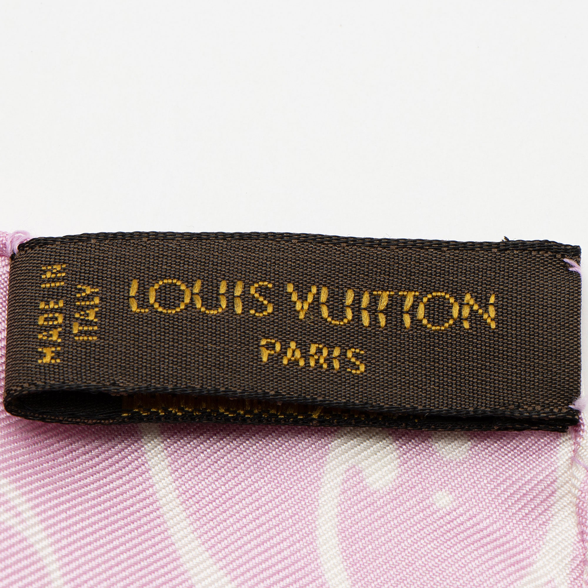 Louis Vuitton Limited Edition Takashi Murakami Panda Wave Silk Scarf (SHF-JdKMHi)