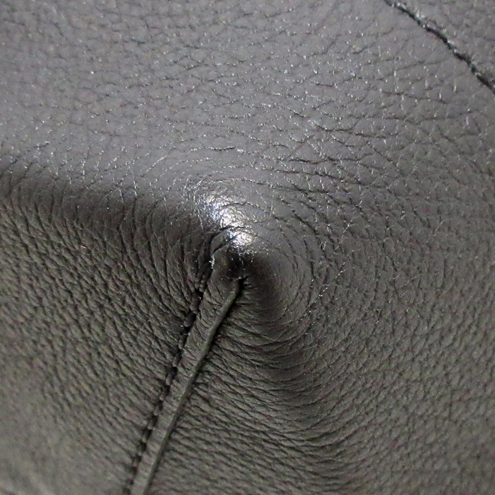 Louis Vuitton LockMe Backpack (SHG-uKWaci)