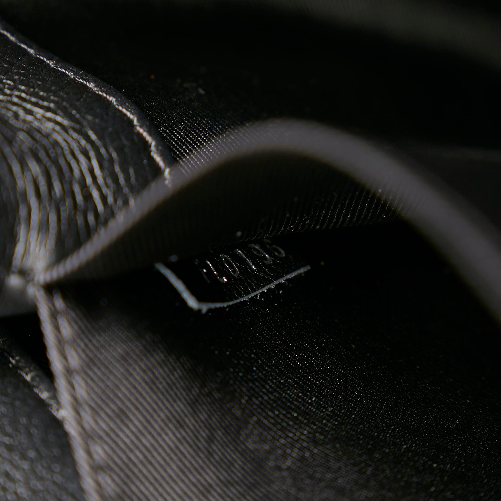 Louis Vuitton LockMe II (SHG-31266)