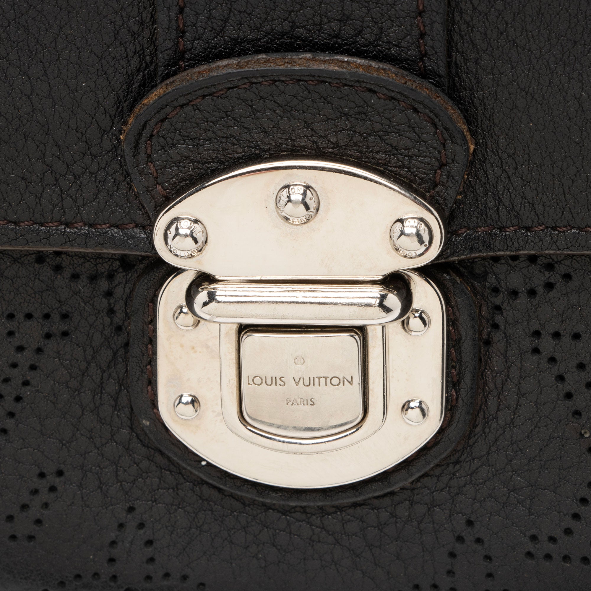 Louis Vuitton Mahina Leather Amelia Wallet (SHF-YicIHU)