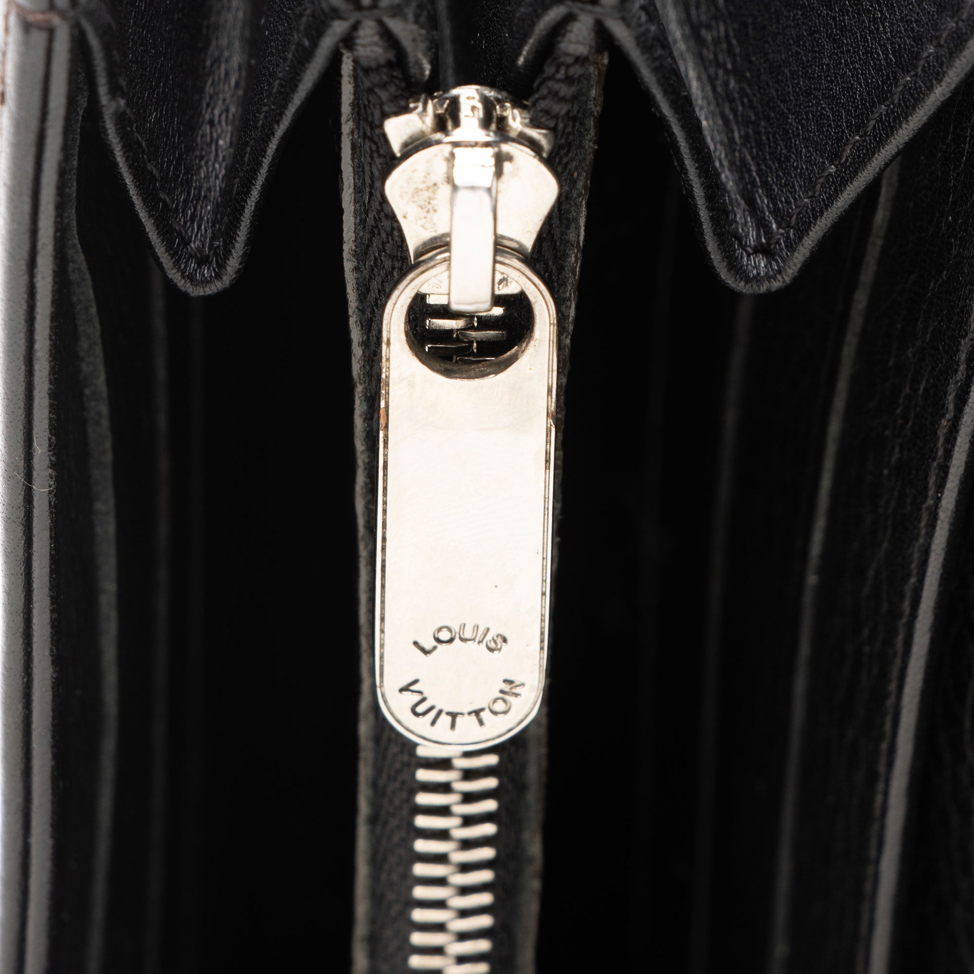 Louis Vuitton Mahina Leather Amelia Wallet (SHF-YicIHU)