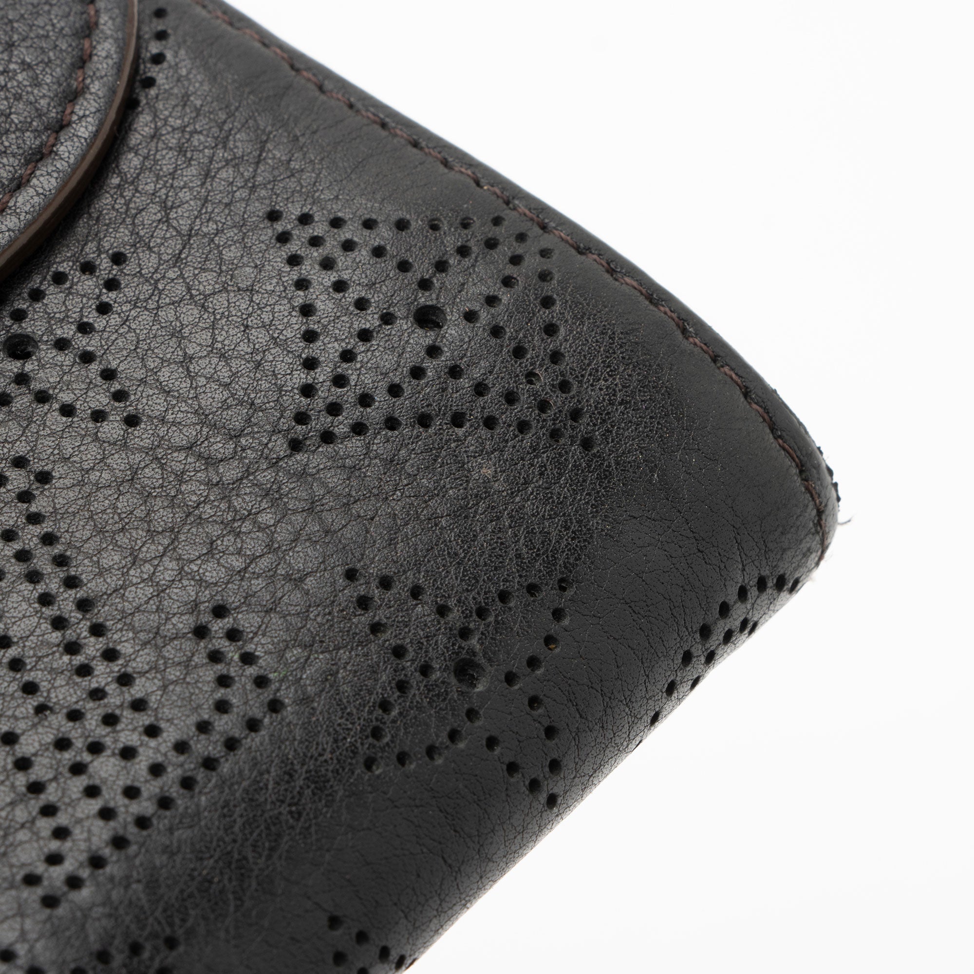 Louis Vuitton Mahina Leather Amelia Wallet (SHF-YicIHU)