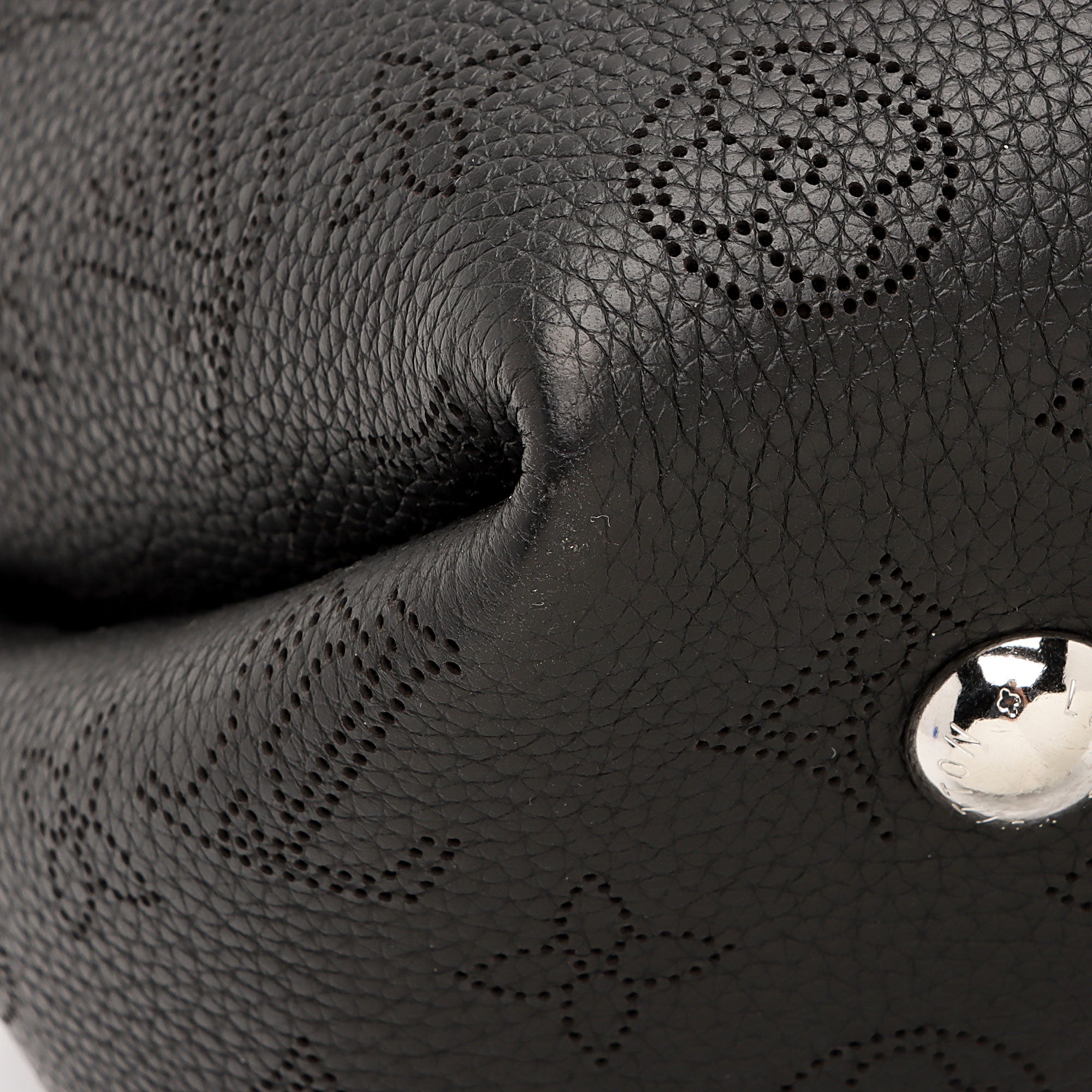 Louis Vuitton Mahina Leather Bella Bucket Bag (SHF-ZNwLJb)