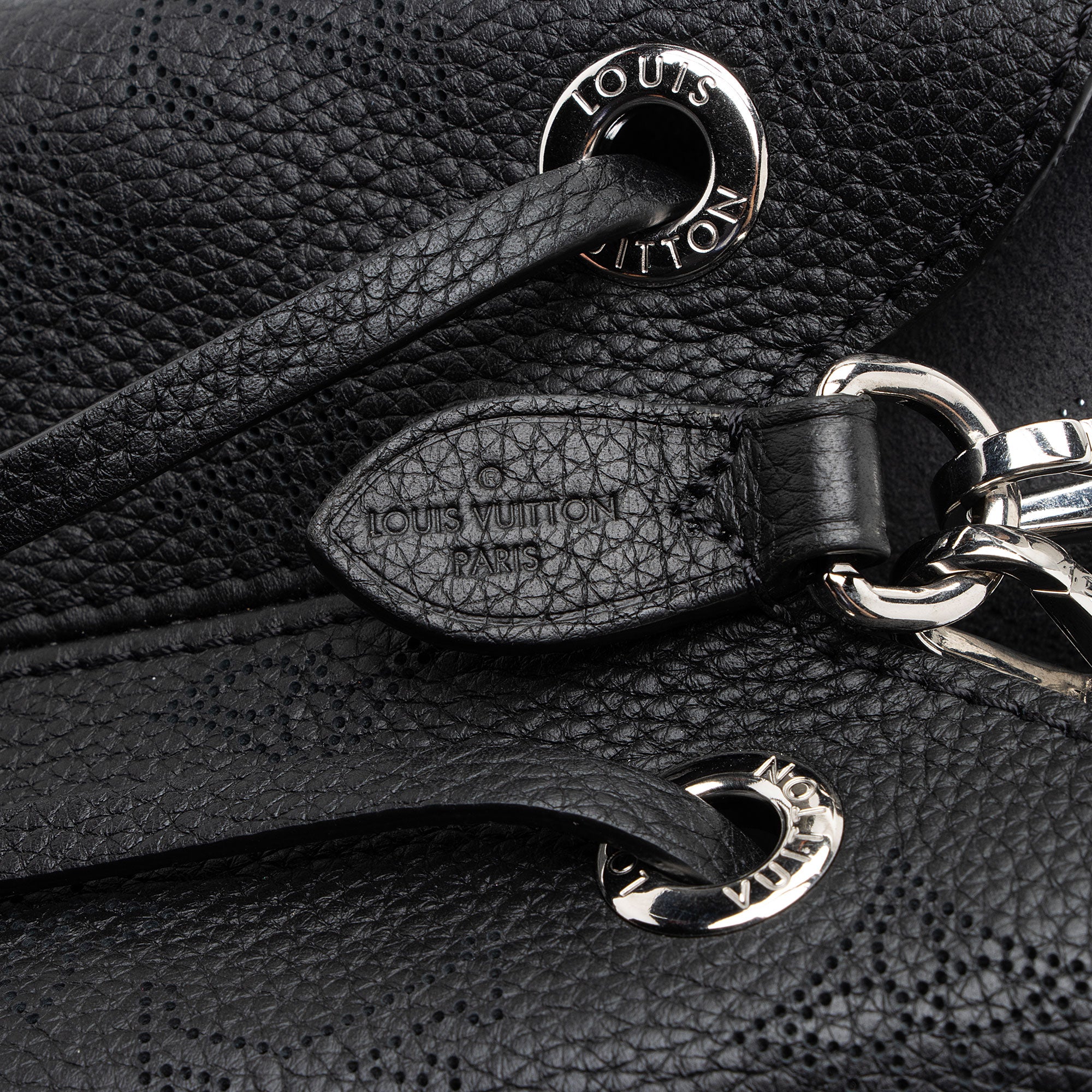 Louis Vuitton Mahina Leather Bella Bucket Bag (SHF-CcyhzL)