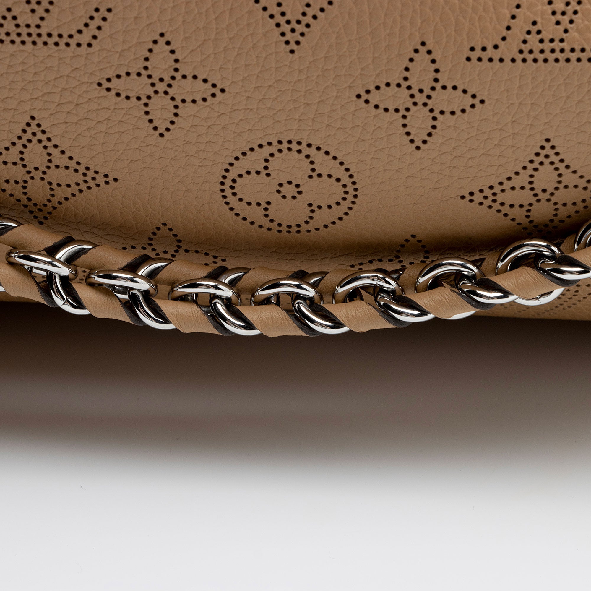 Louis Vuitton Mahina Leather Bella Tote (SHF-pGCMeu)