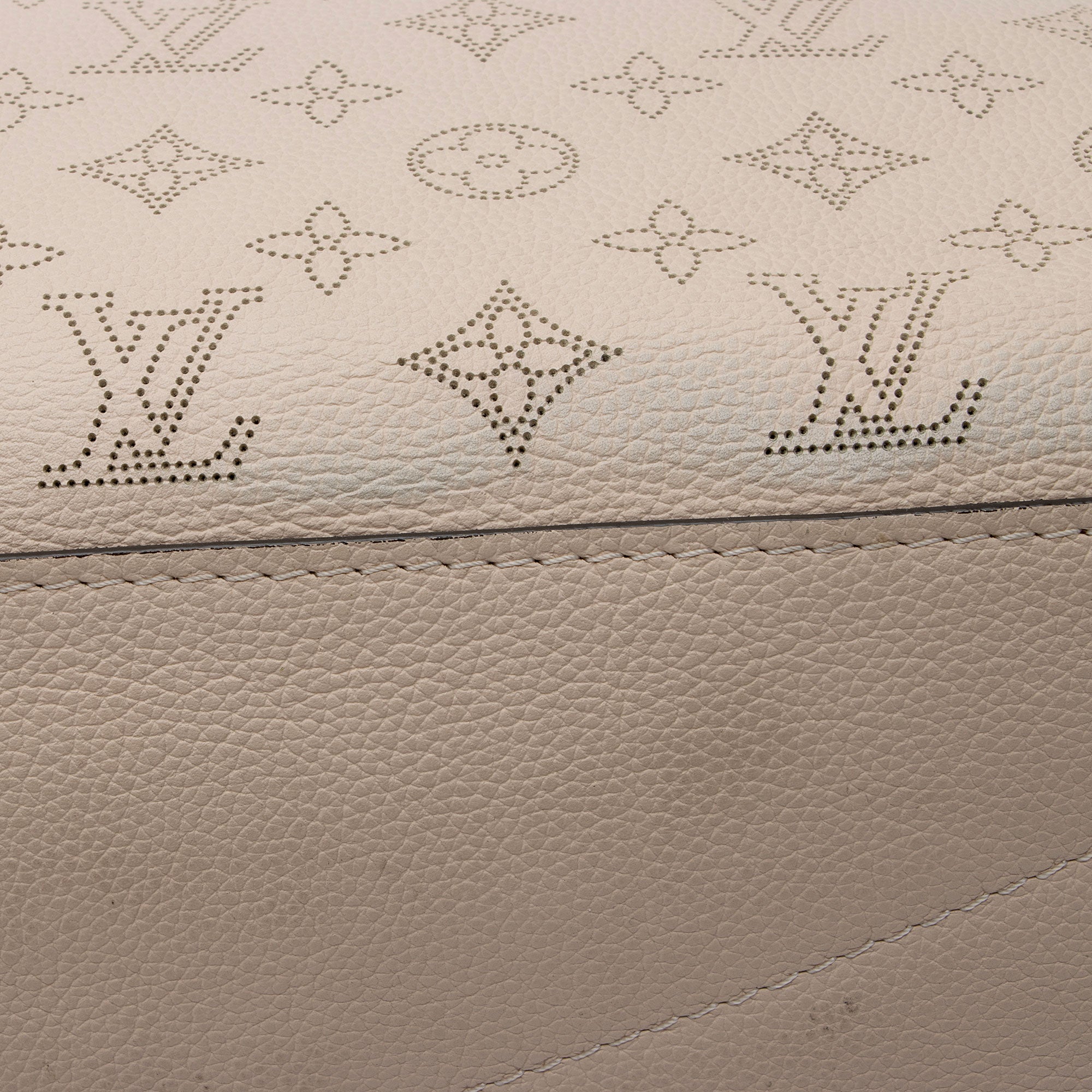 Louis Vuitton Mahina Leather Carmel Hobo (SHF-I2e2sp)