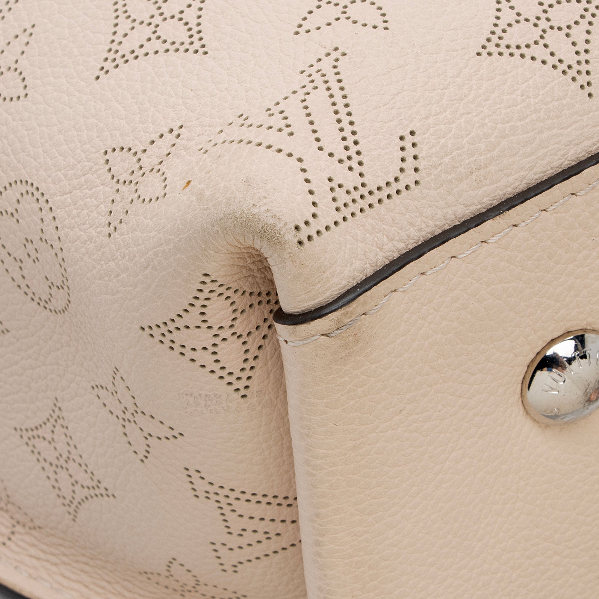 Louis Vuitton Mahina Leather Carmel Hobo (SHF-I2e2sp)