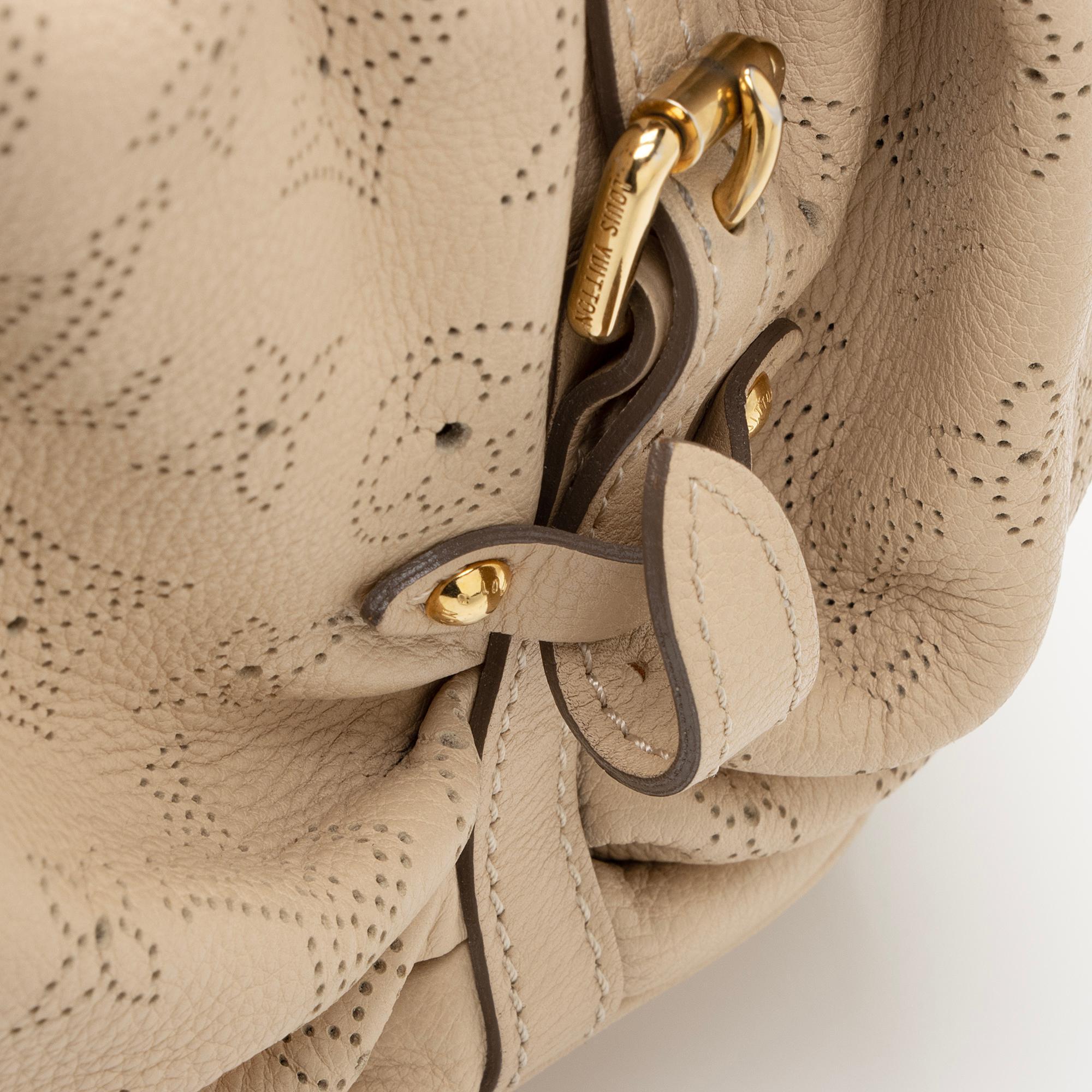 Louis Vuitton Mahina Leather L Hobo (SHF-f8hOUF)