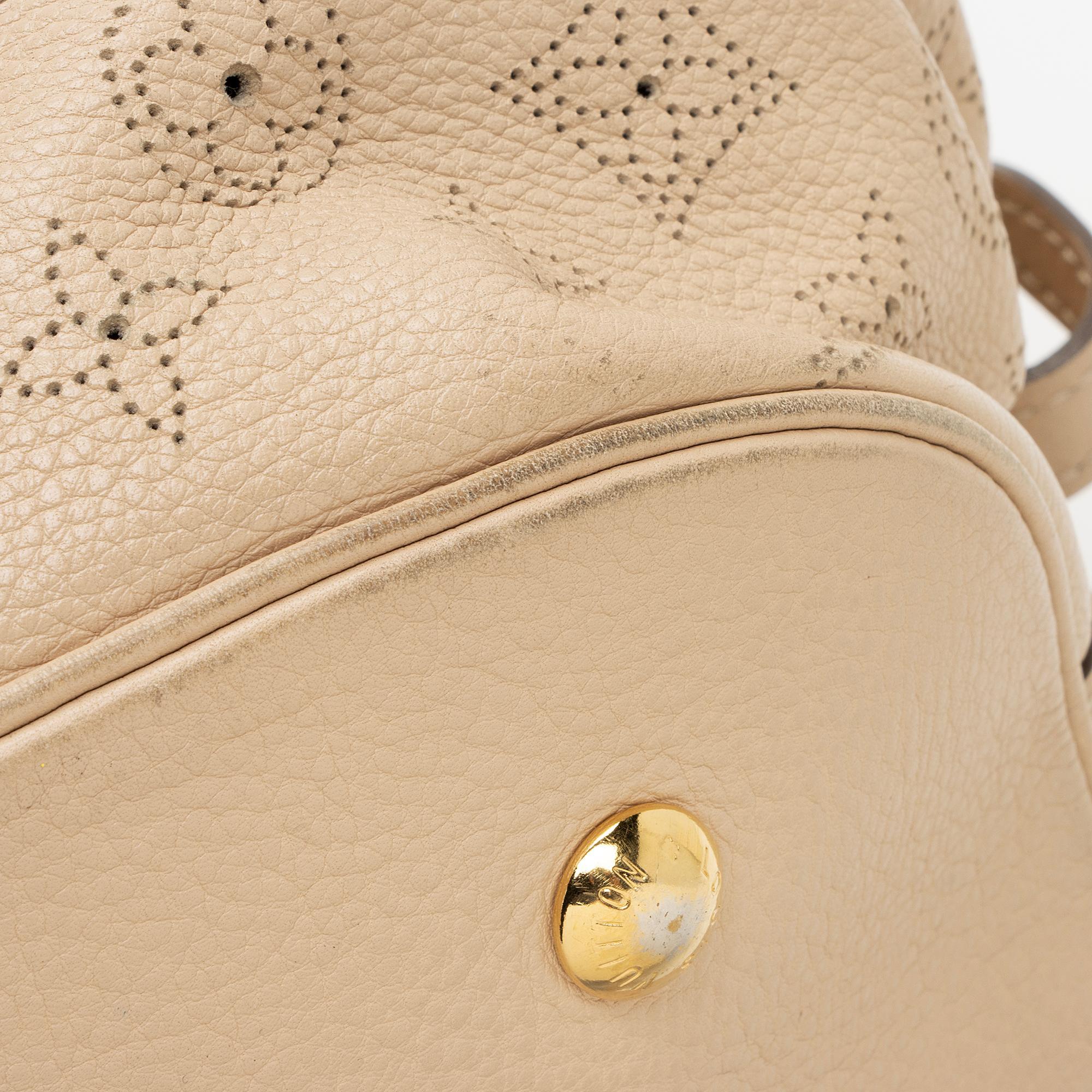 Louis Vuitton Mahina Leather L Hobo (SHF-f8hOUF)