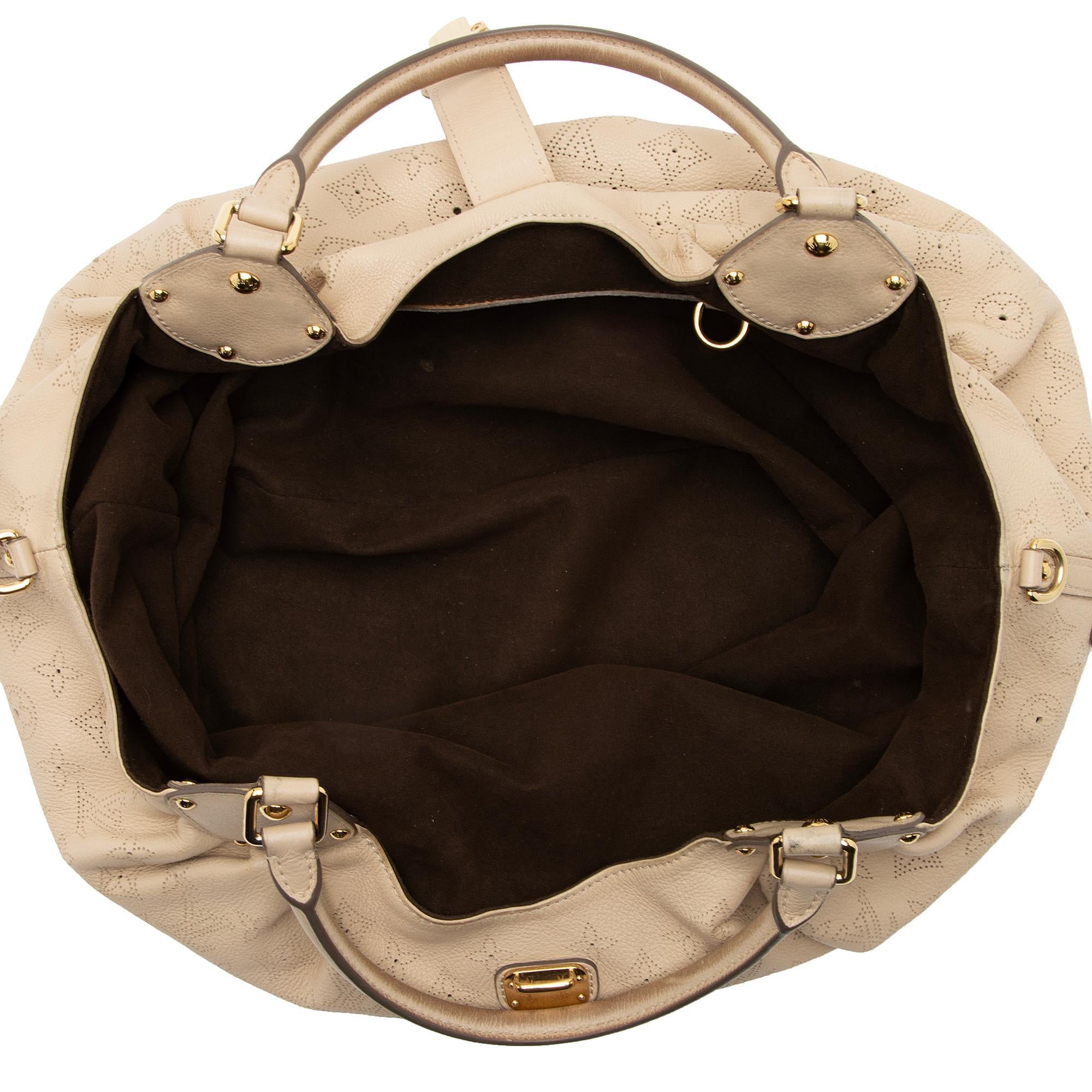 Louis Vuitton Mahina Leather L Hobo (SHF-f8hOUF)