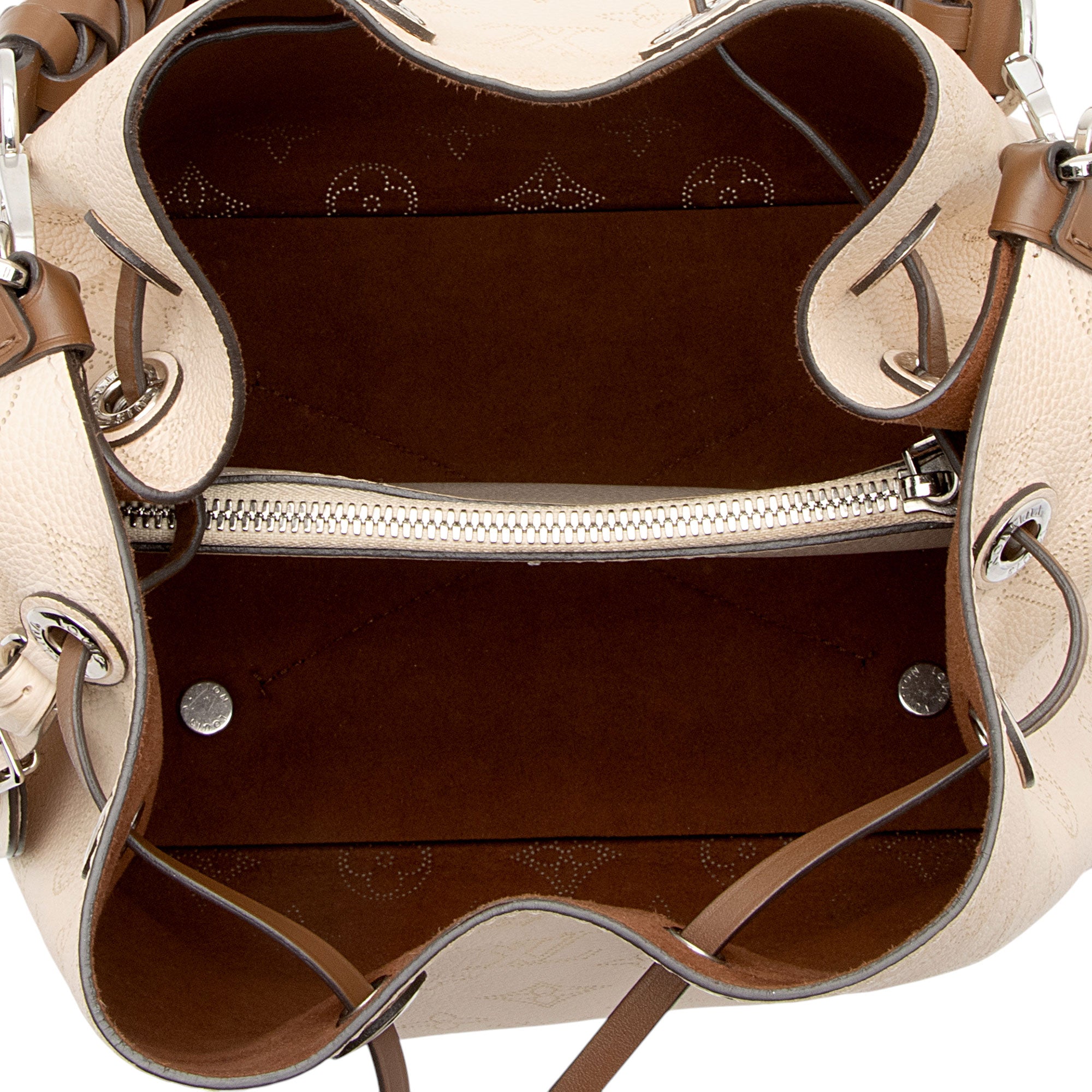 Louis Vuitton Mahina Leather Muria Bucket Bag (SHF-BNsEFh)