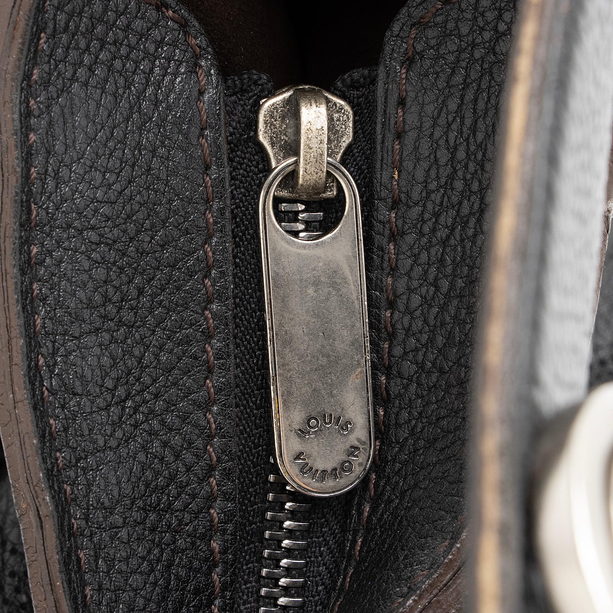 Louis Vuitton Mahina Leather Solar PM Shoulder Bag (SHF-JBw1xS)