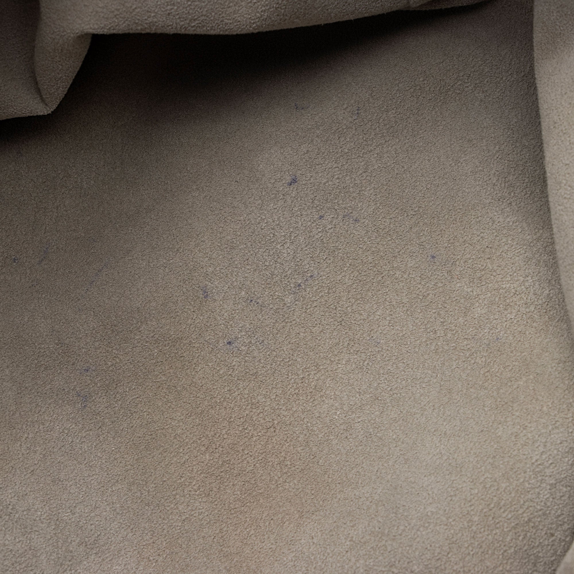 Louis Vuitton Mahina Leather XL Hobo (SHF-XqaxdJ)