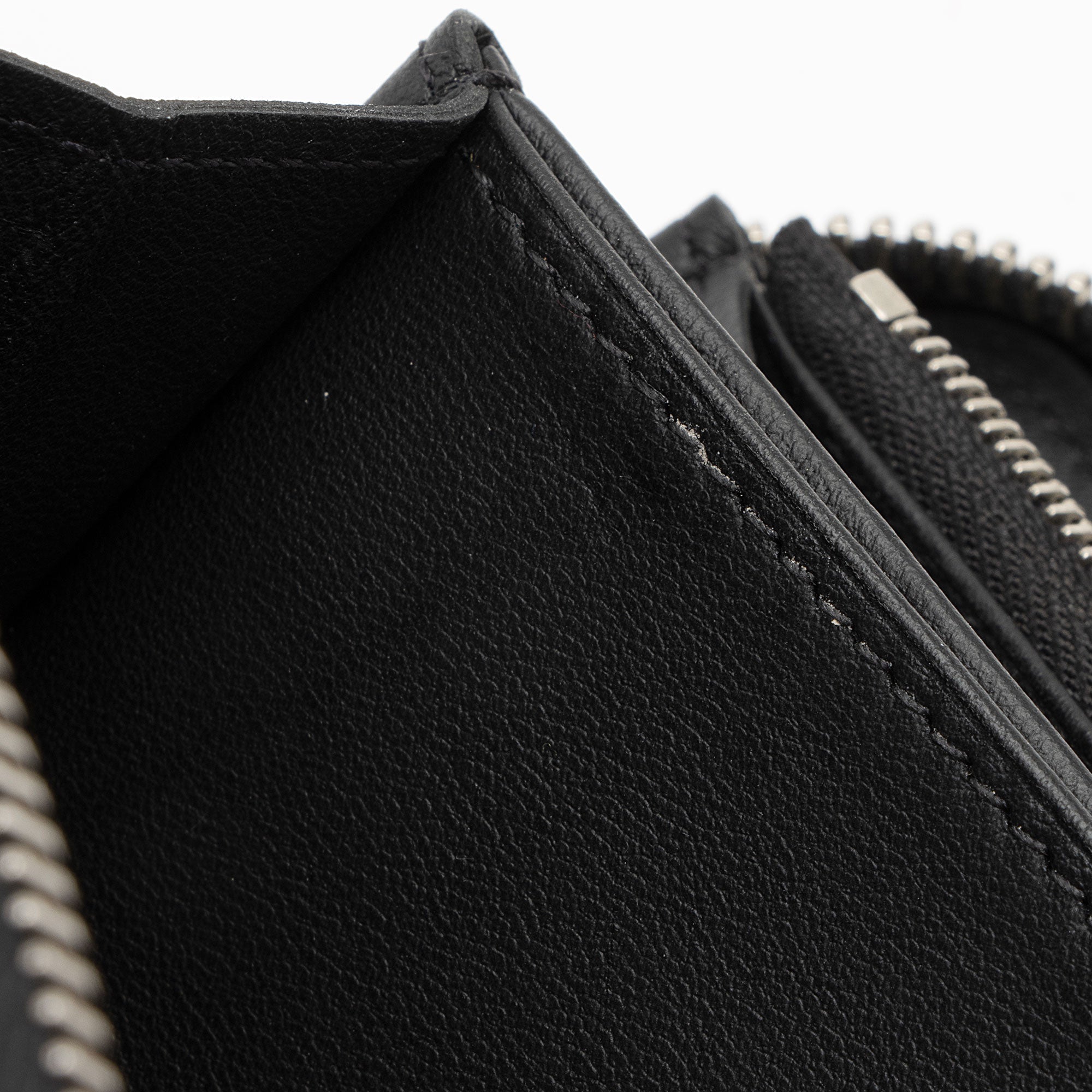 Louis Vuitton Mahina Leather Zippy Wallet (SHF-kZWV9m)