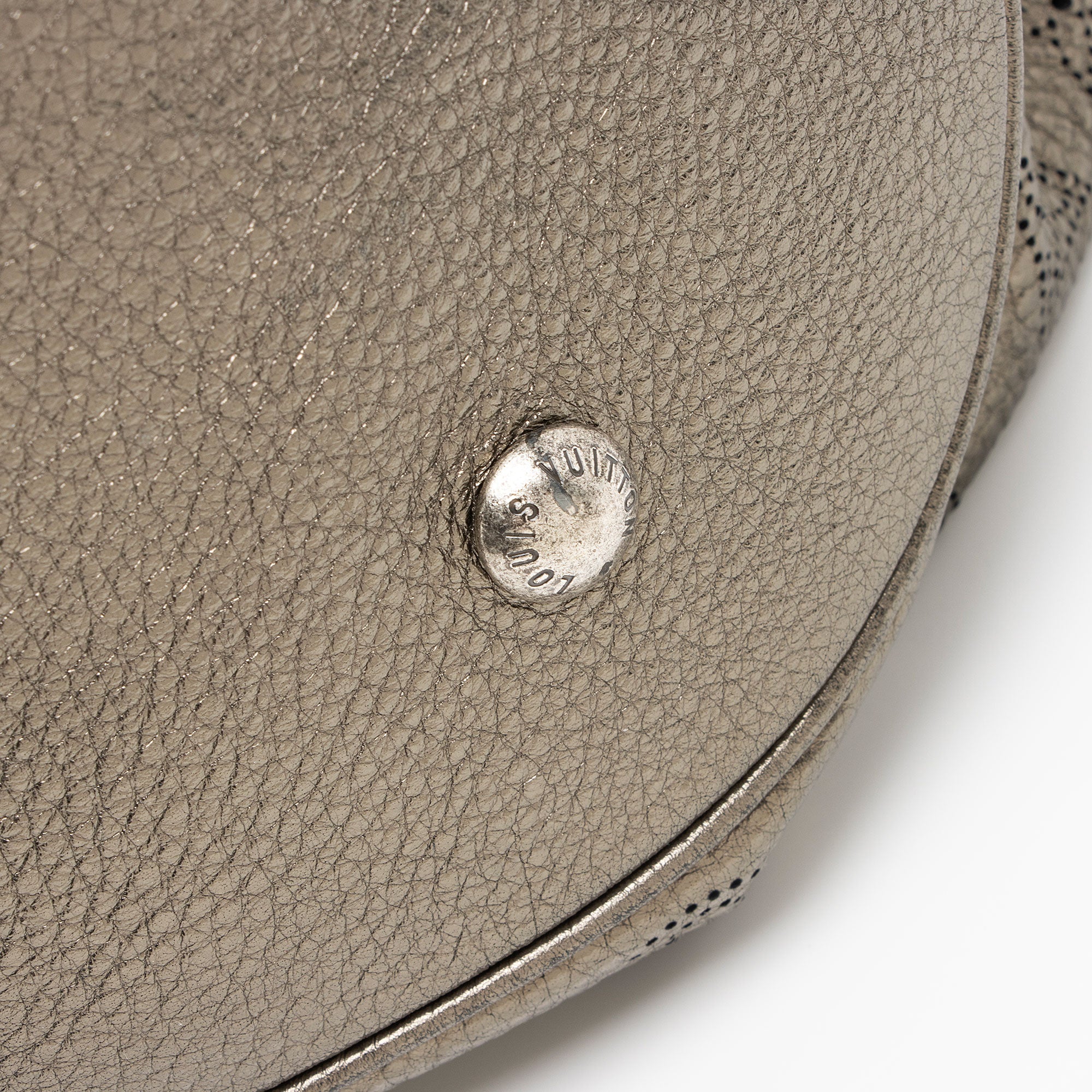 Louis Vuitton Metallic Mahina Leather XL Hobo (SHF-mvCaqy)