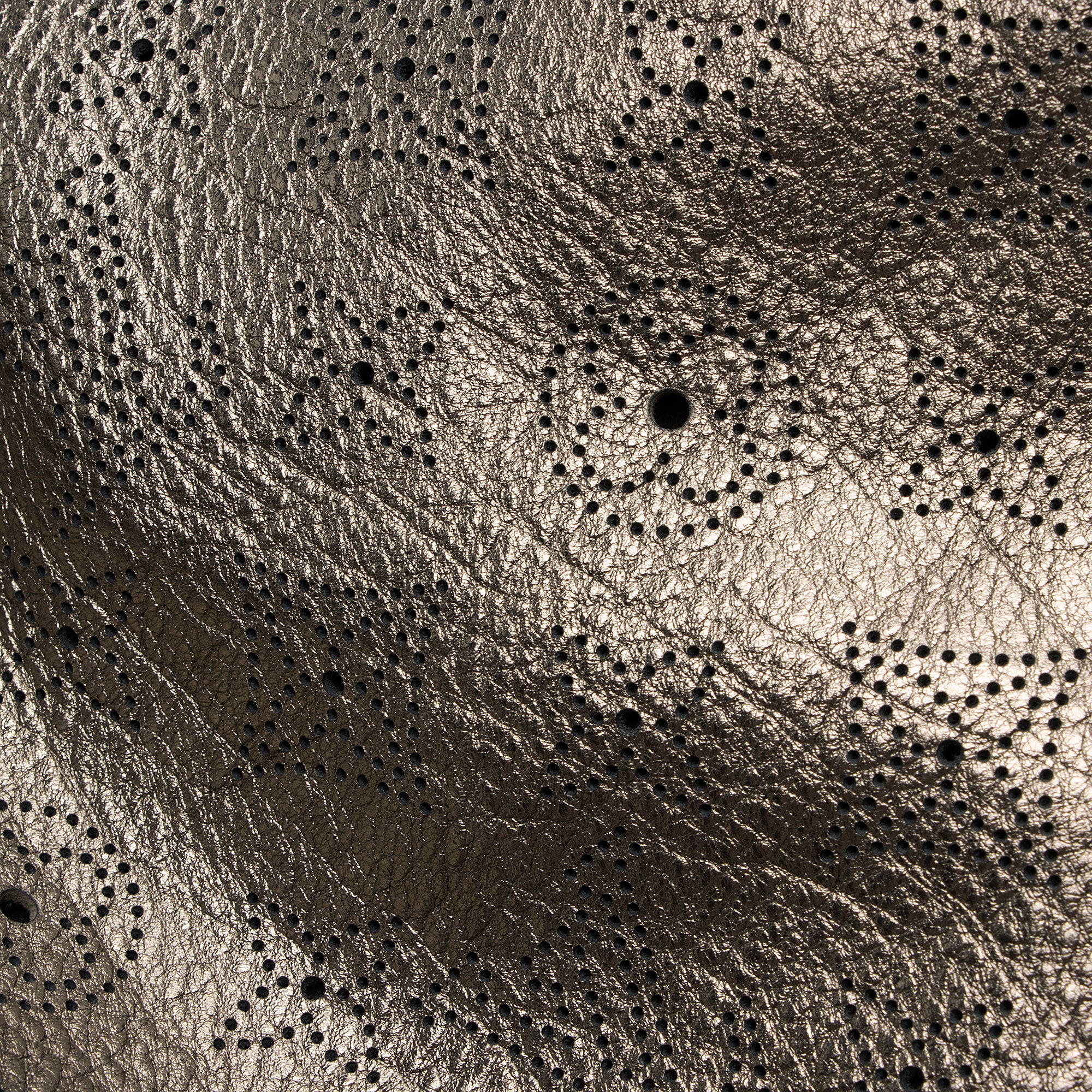 Louis Vuitton Metallic Mahina Leather XL Hobo (SHF-mvCaqy)