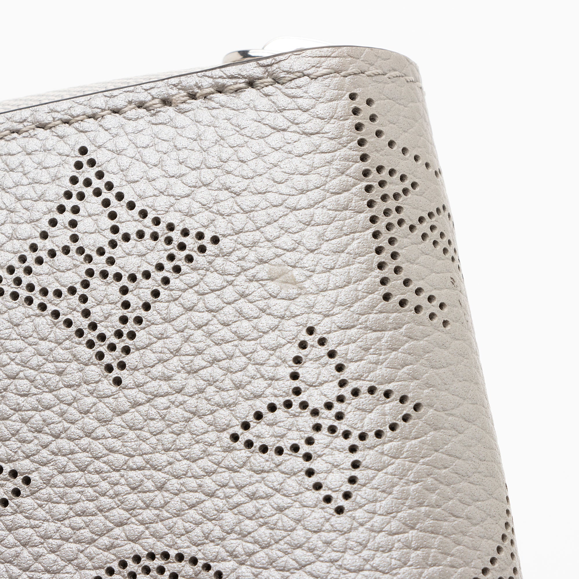 Louis Vuitton Metallic Mahina Leather Zippy Wallet