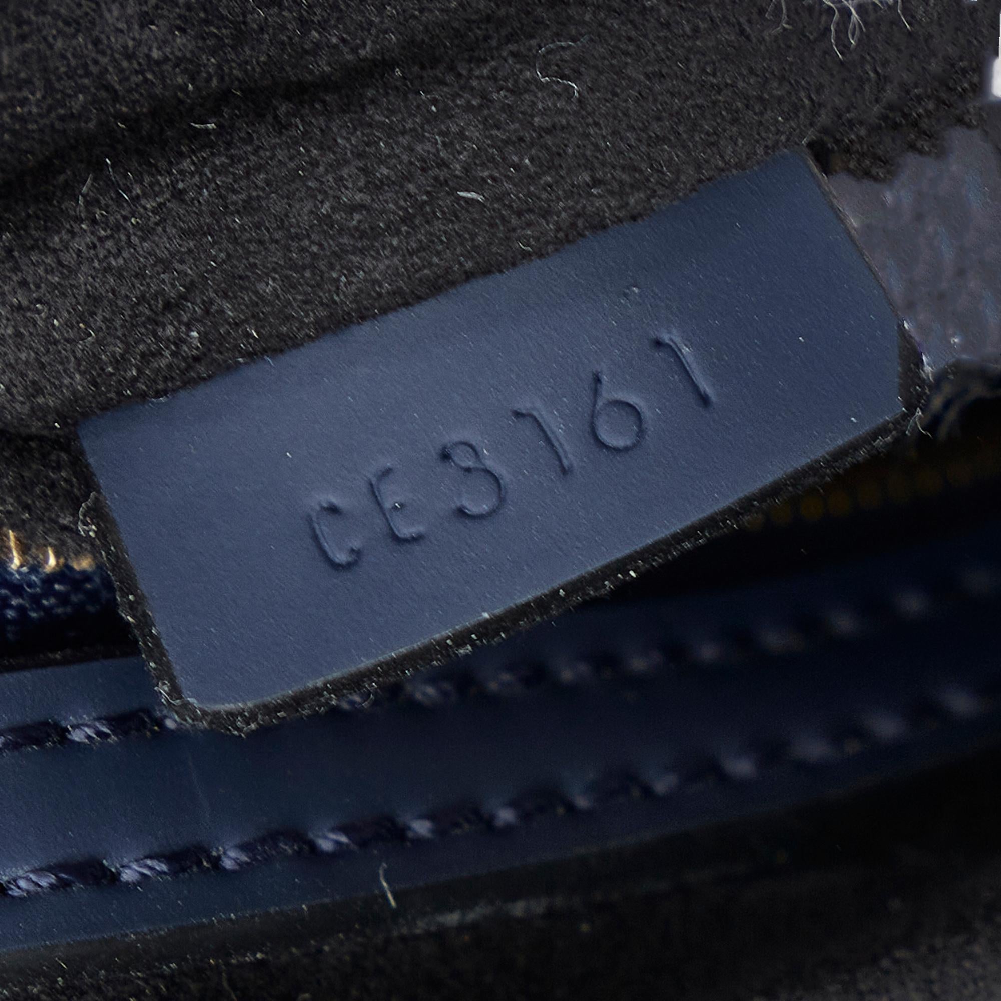 Louis Vuitton Monogram Addiction Lockit Vertical MM (SHG-AMrldH)