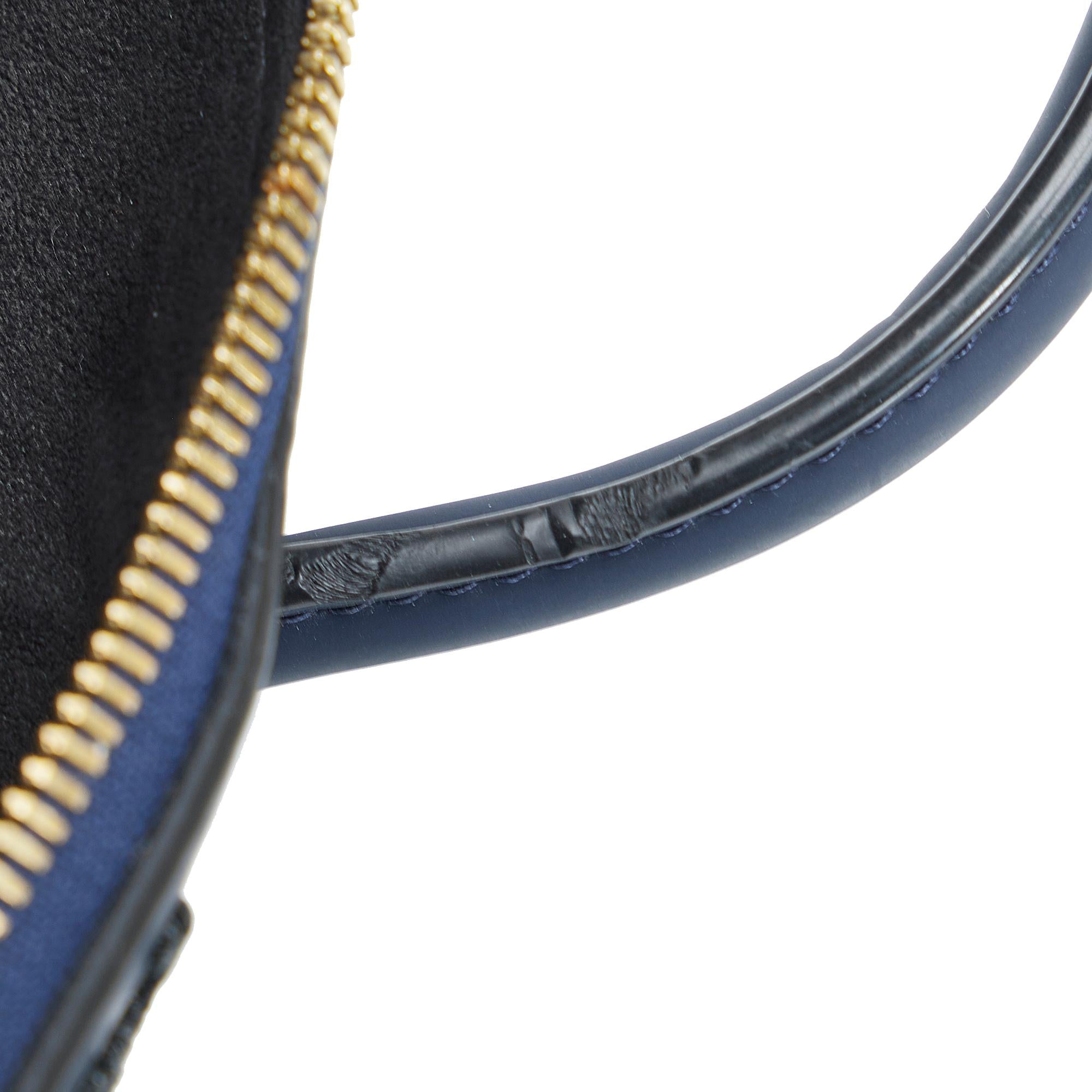 Louis Vuitton Monogram Addiction Lockit Vertical MM (SHG-AMrldH)