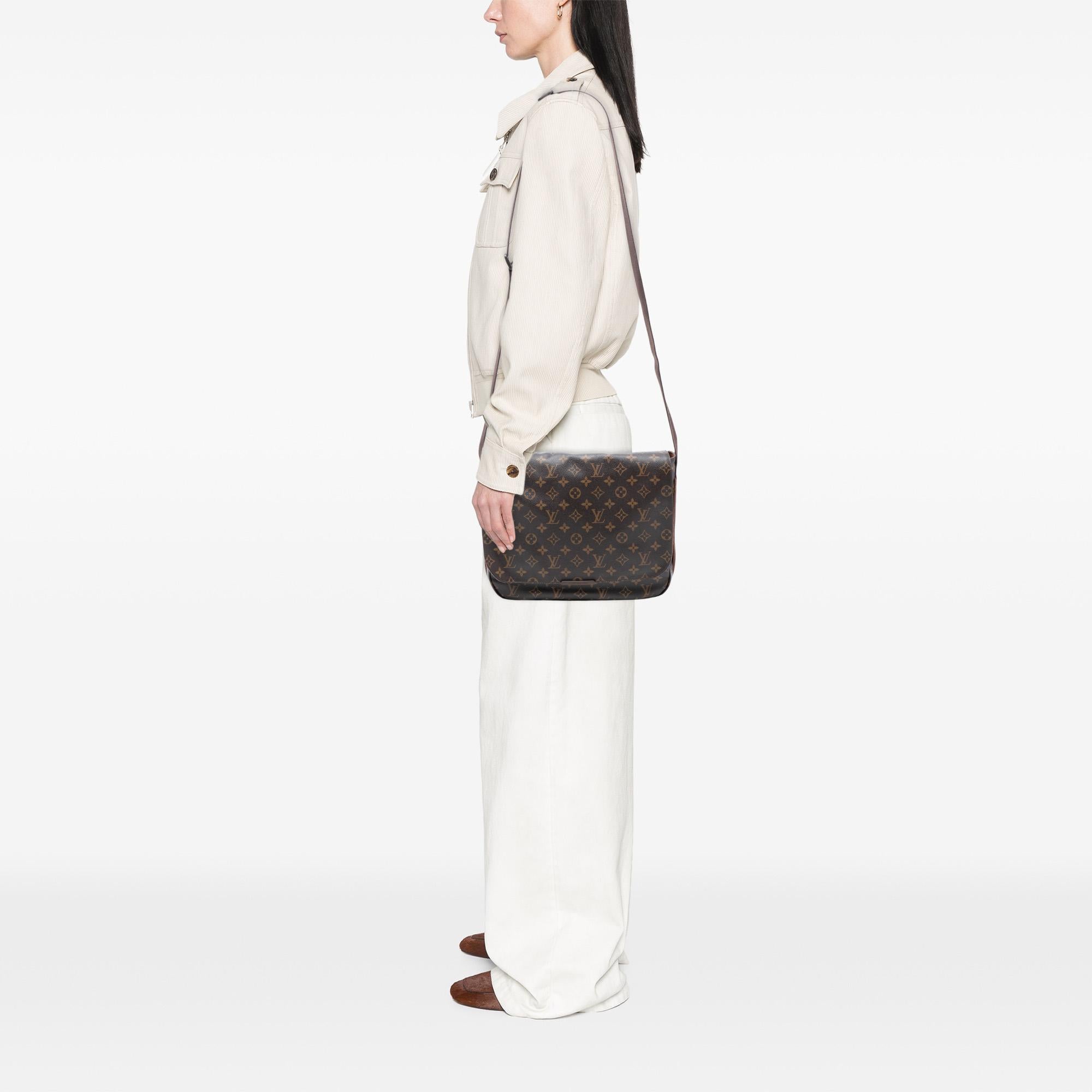 Louis Vuitton Monogram Beaubourg Messenger MM