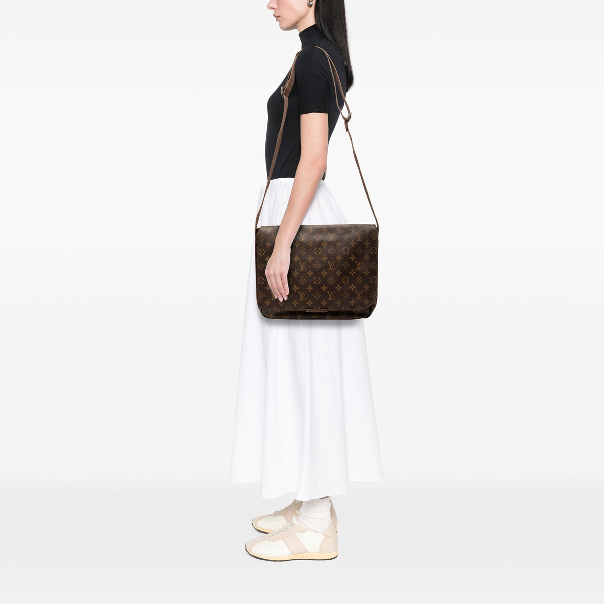 Louis Vuitton Monogram Beaubourg Messenger MM