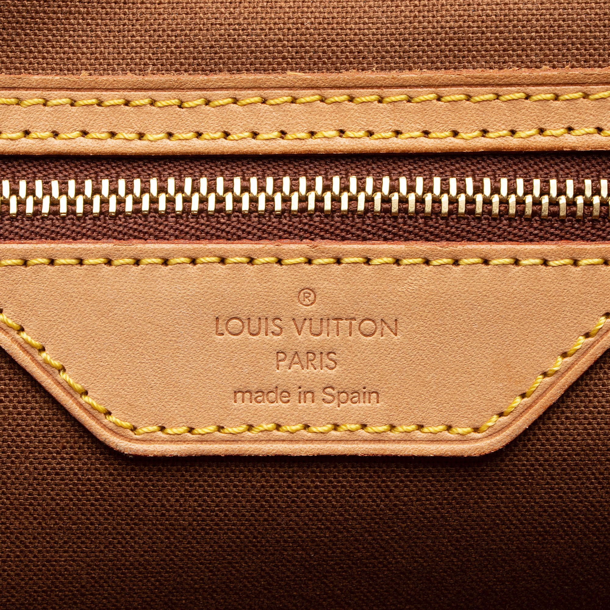 Louis Vuitton Monogram Canvas Abbesses Messenger Bag (SHF-qeNApQ)