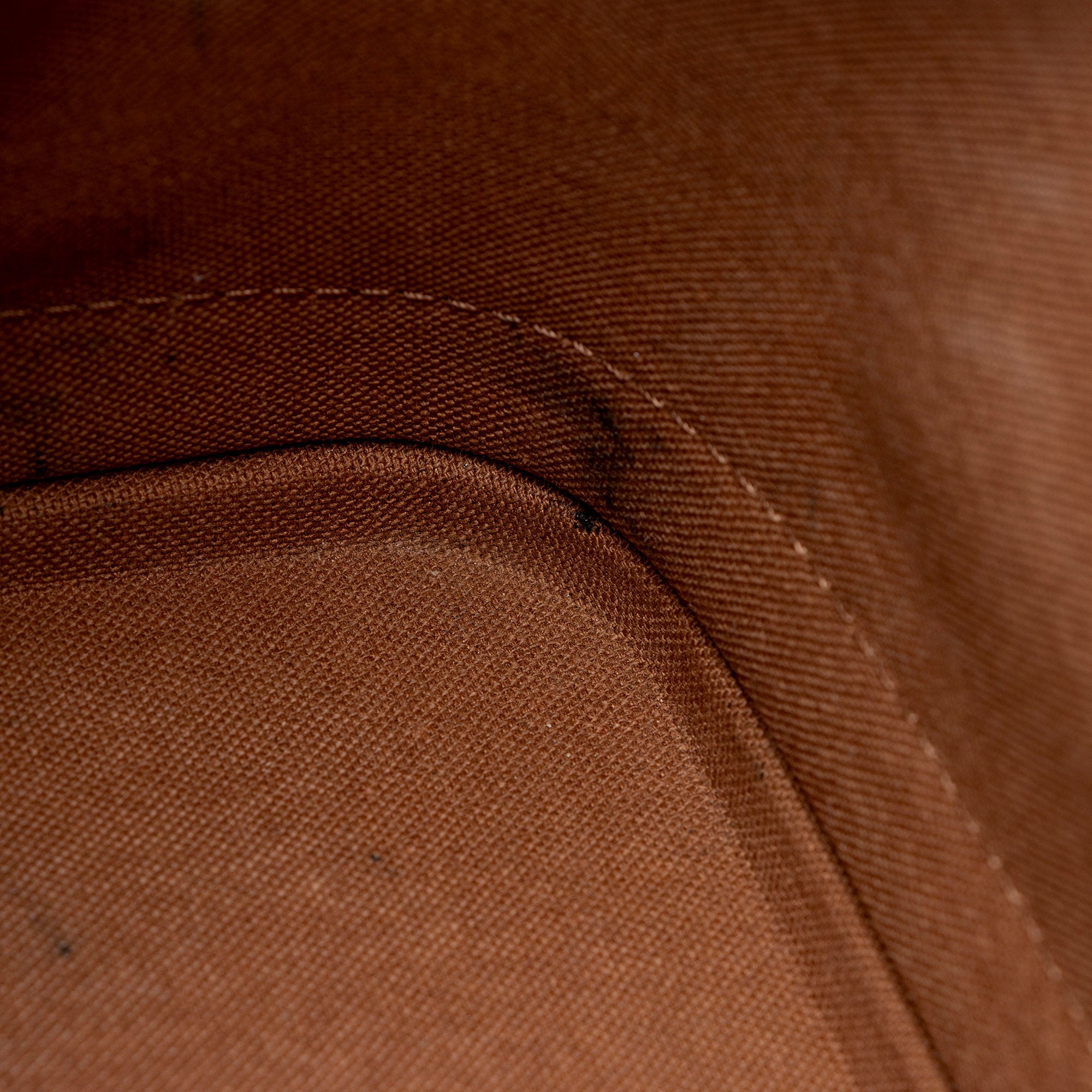Louis Vuitton Monogram Canvas Alma PM Satchel (SHF-qIihIV)