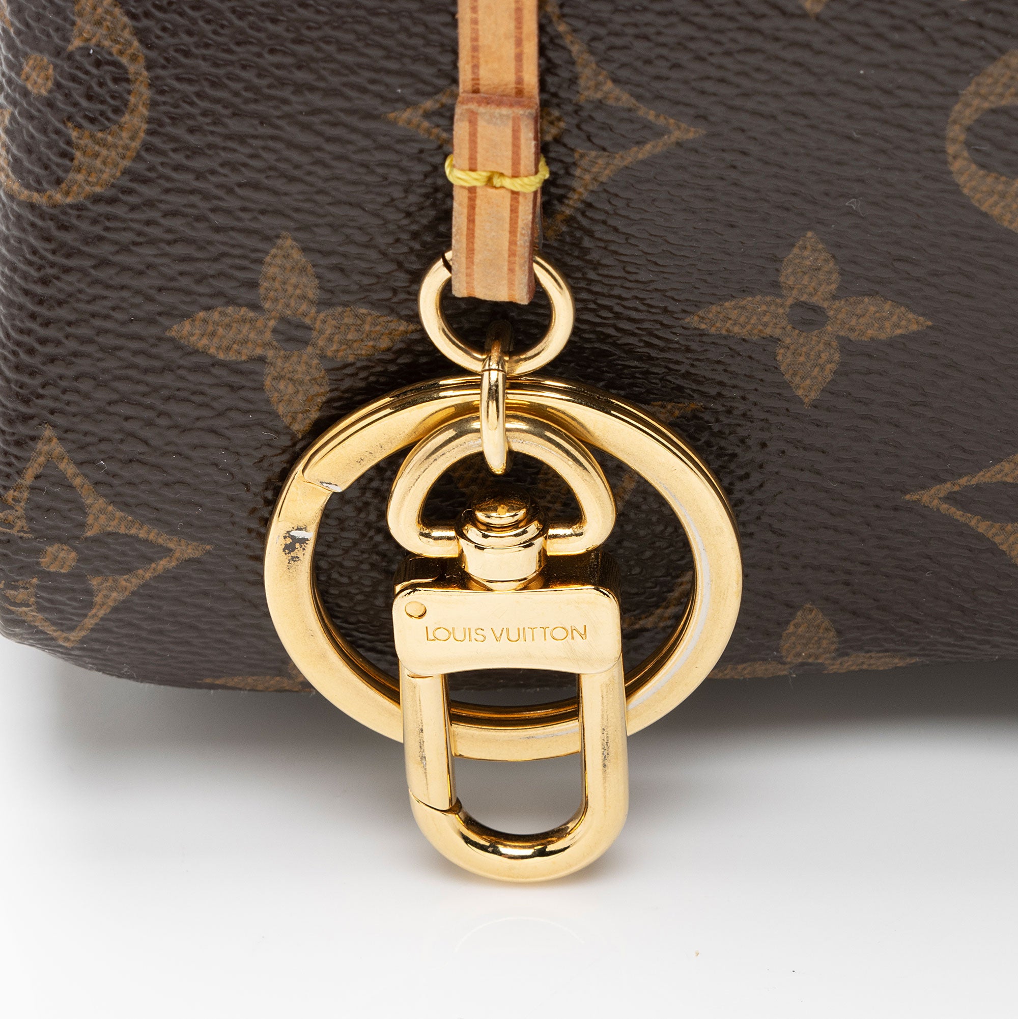 Louis Vuitton Monogram Canvas Artsy MM Shoulder Bag (SHF-ljRbnx)