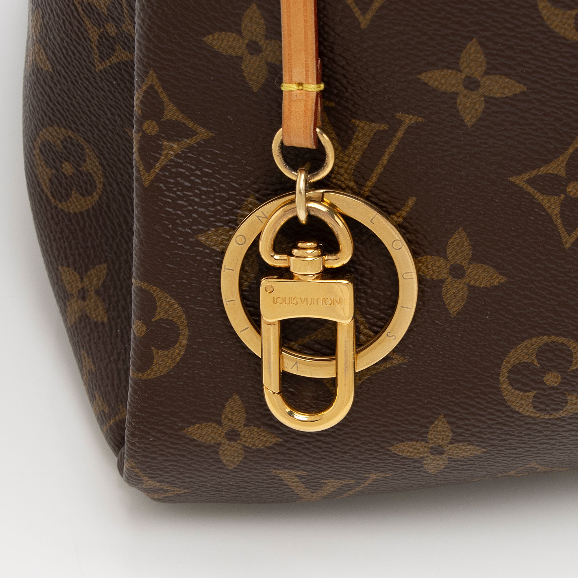 Louis Vuitton Monogram Canvas Artsy MM Shoulder Bag (SHF-FfYl36)