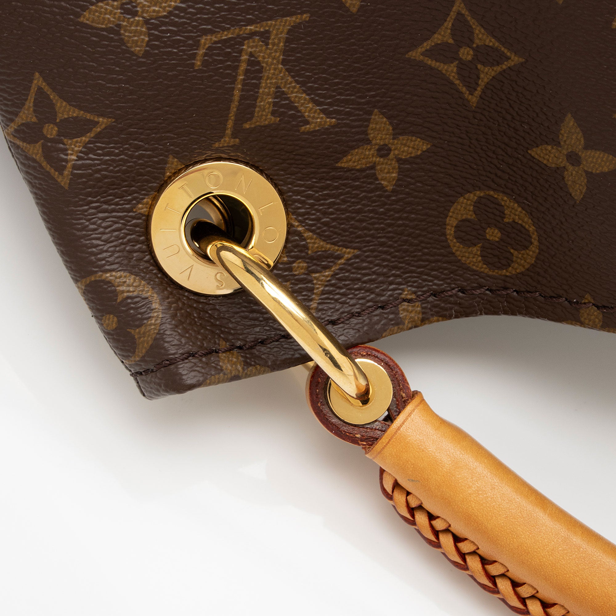 Louis Vuitton Monogram Canvas Artsy MM Shoulder Bag (SHF-FfYl36)