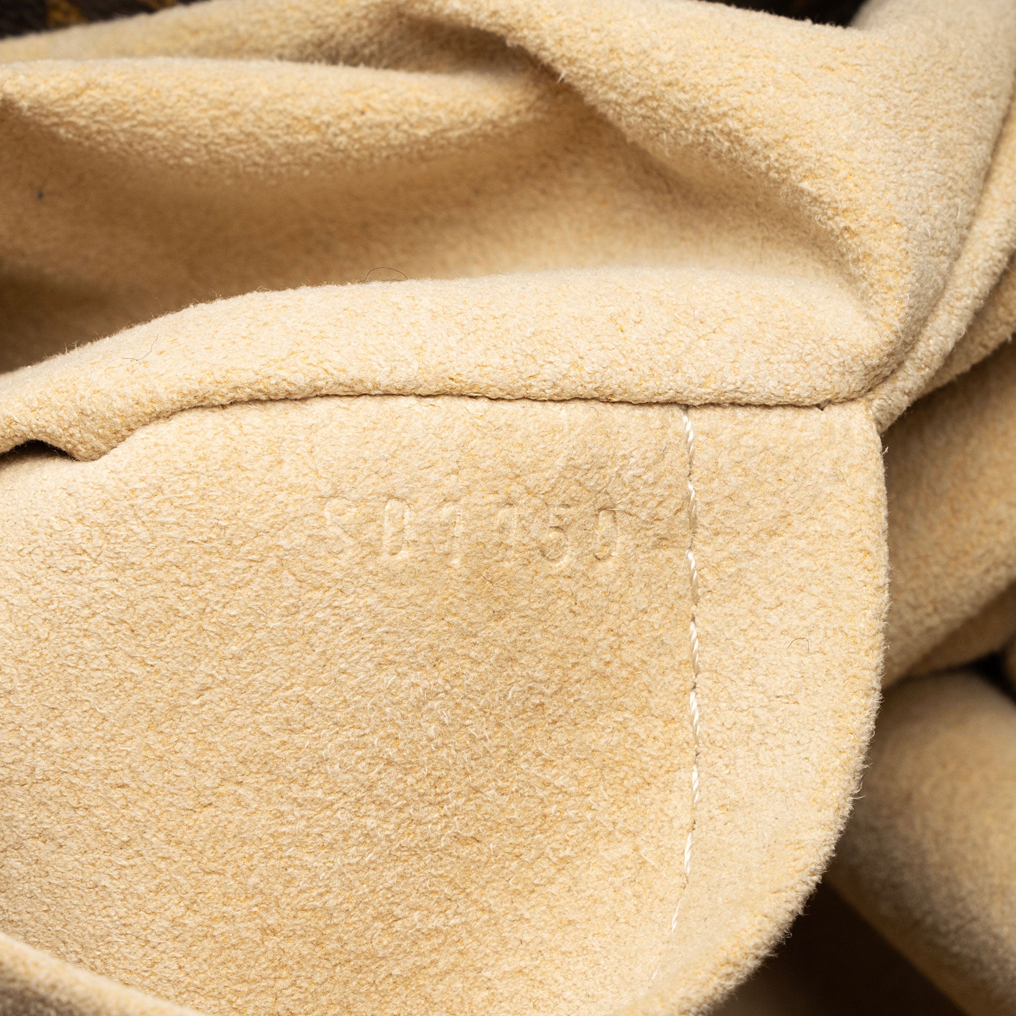 Louis Vuitton Monogram Canvas Artsy MM Shoulder Bag (SHF-AliutI)