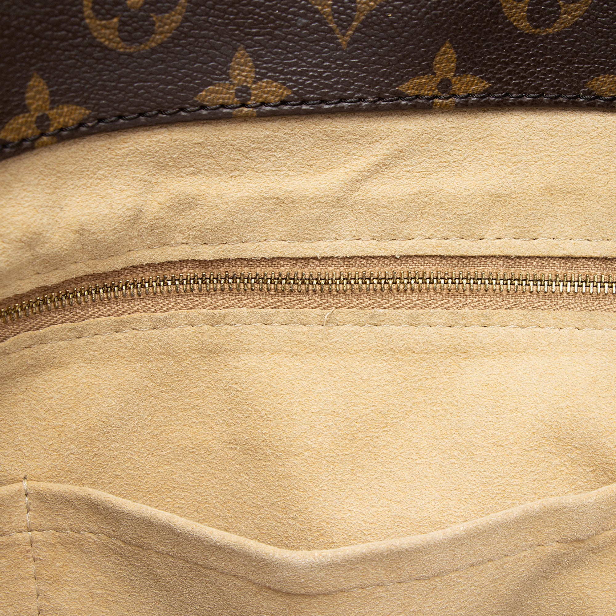 Louis Vuitton Monogram Canvas Artsy MM Shoulder Bag (SHF-AliutI)