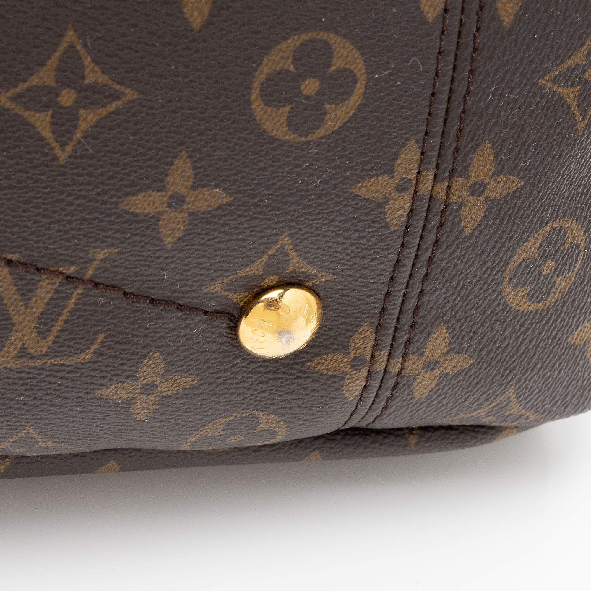 Louis Vuitton Monogram Canvas Artsy MM Shoulder Bag (SHF-AliutI)