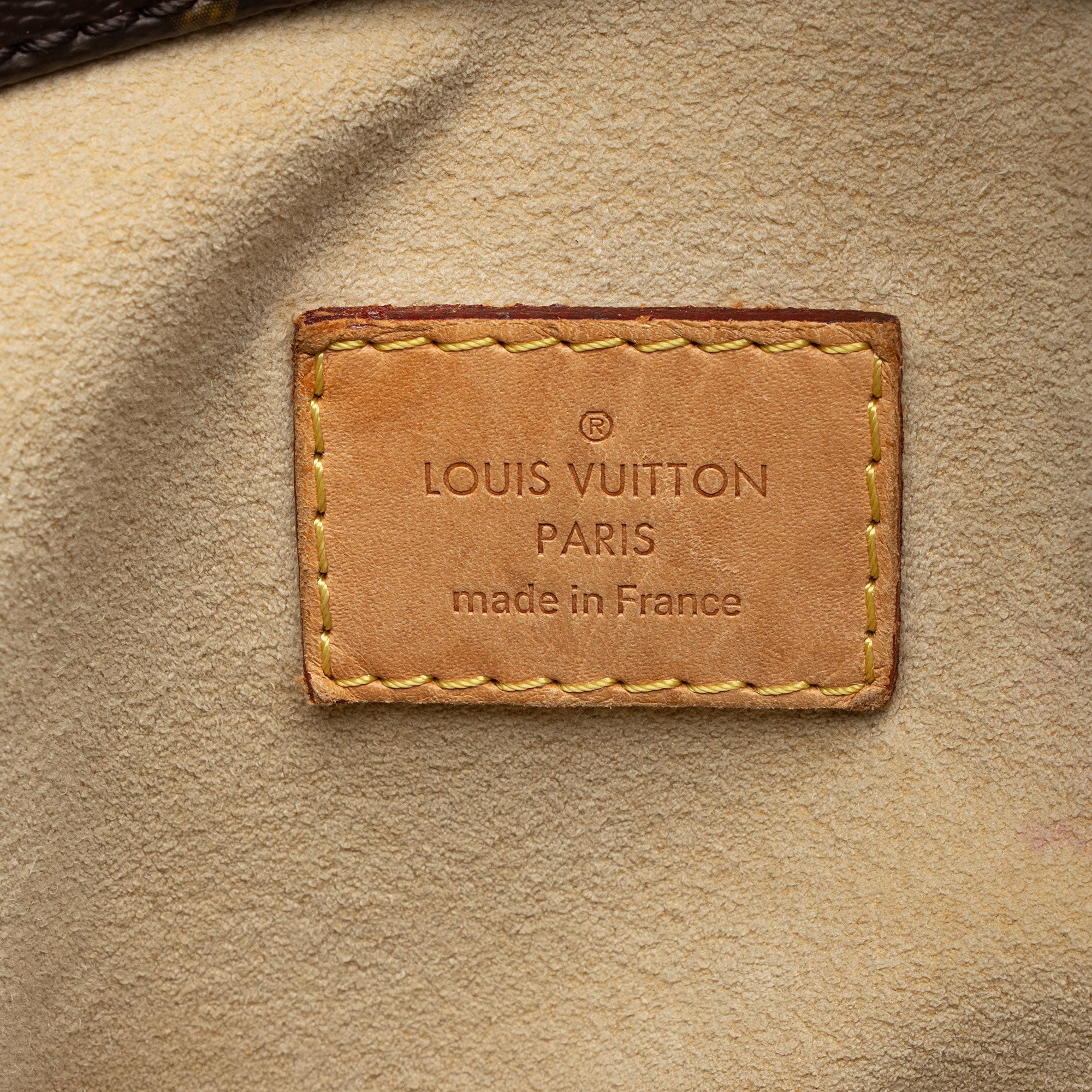 Louis Vuitton Monogram Canvas Artsy MM Shoulder Bag (SHF-owdtzI)