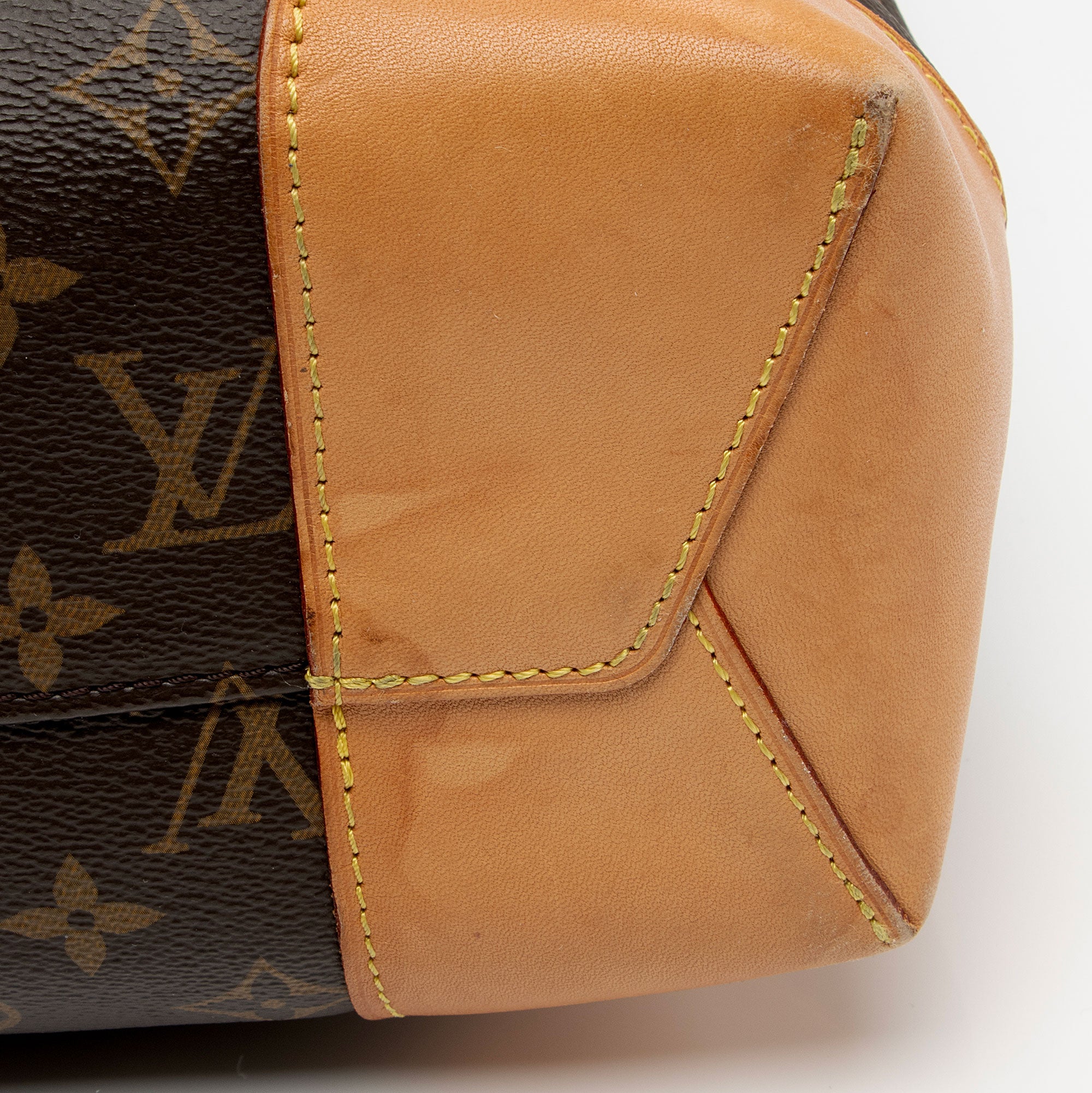 Louis Vuitton Monogram Canvas Berri MM Shoulder Bag (SHF-GOOhhJ)