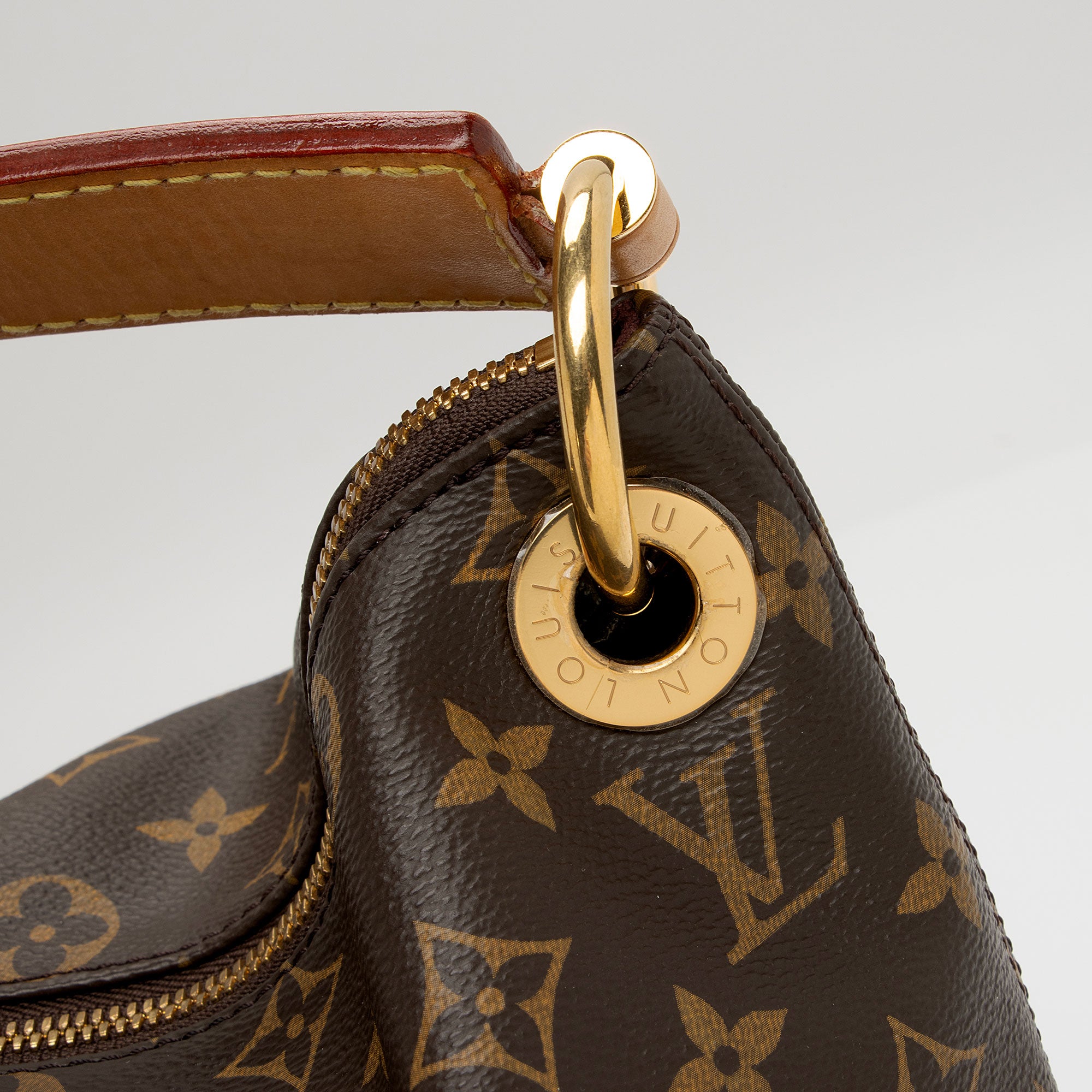 Louis Vuitton Monogram Canvas Berri MM Shoulder Bag (SHF-GOOhhJ)