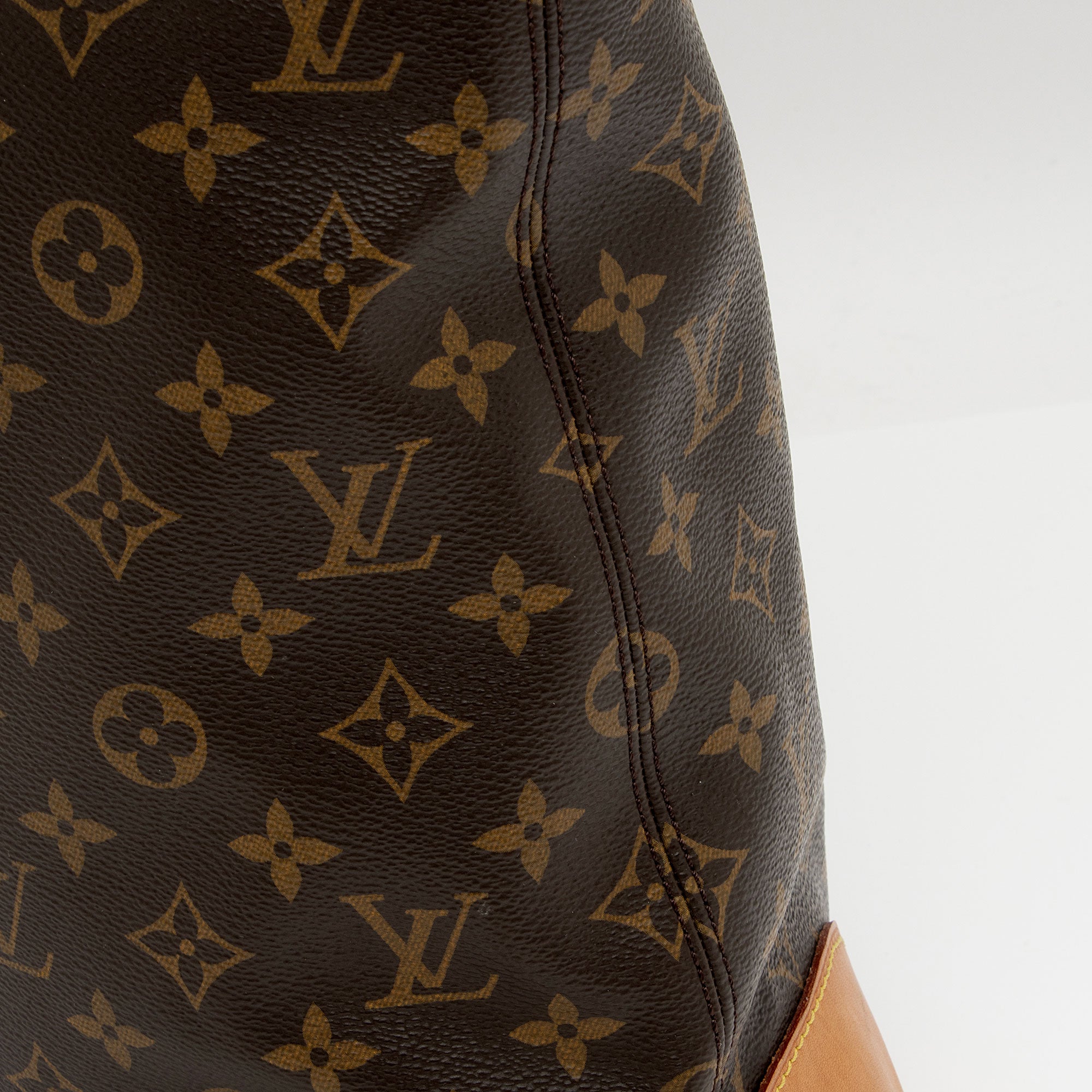 Louis Vuitton Monogram Canvas Berri MM Shoulder Bag (SHF-GOOhhJ)