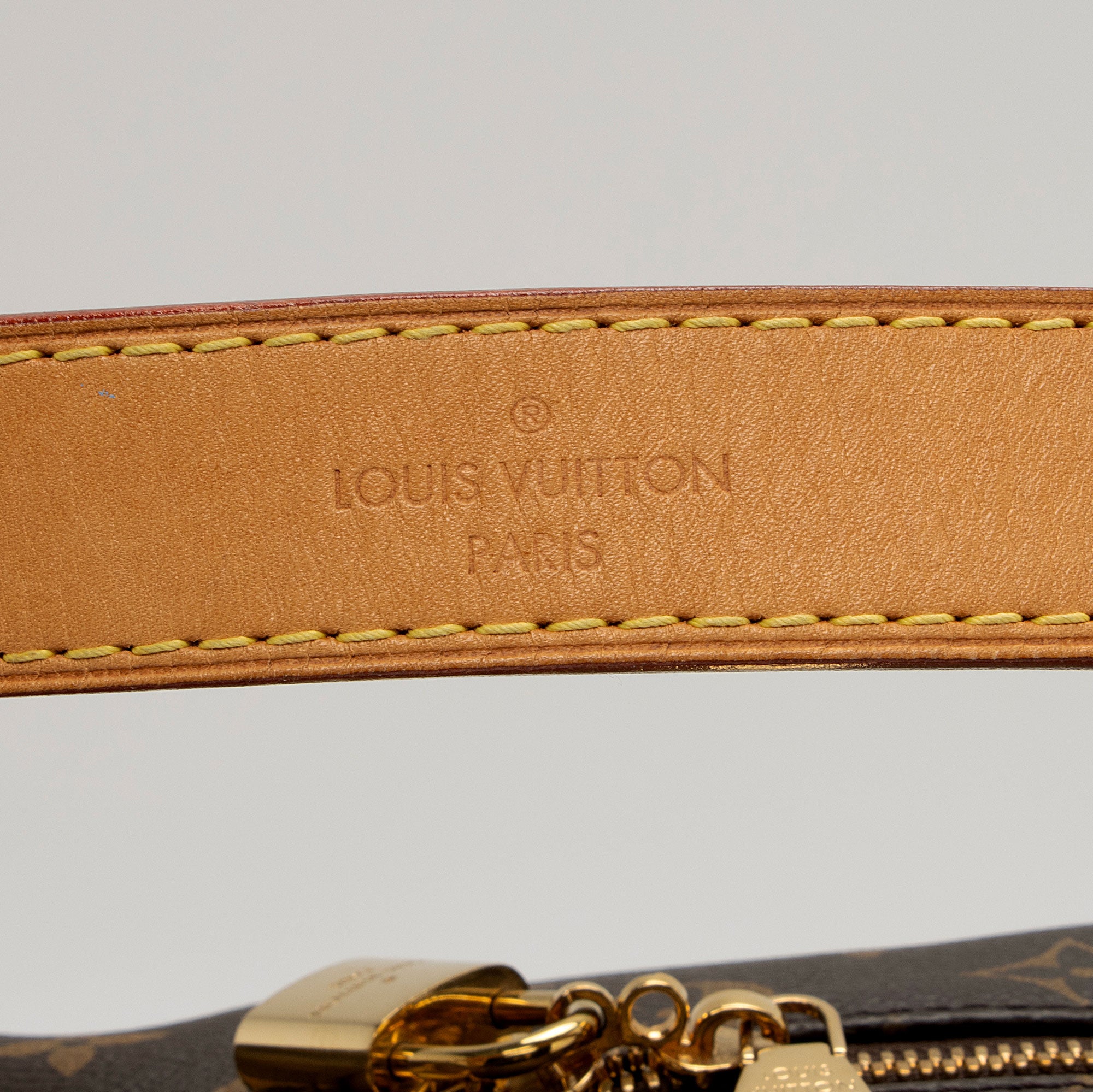 Louis Vuitton Monogram Canvas Berri MM Shoulder Bag (SHF-GOOhhJ)