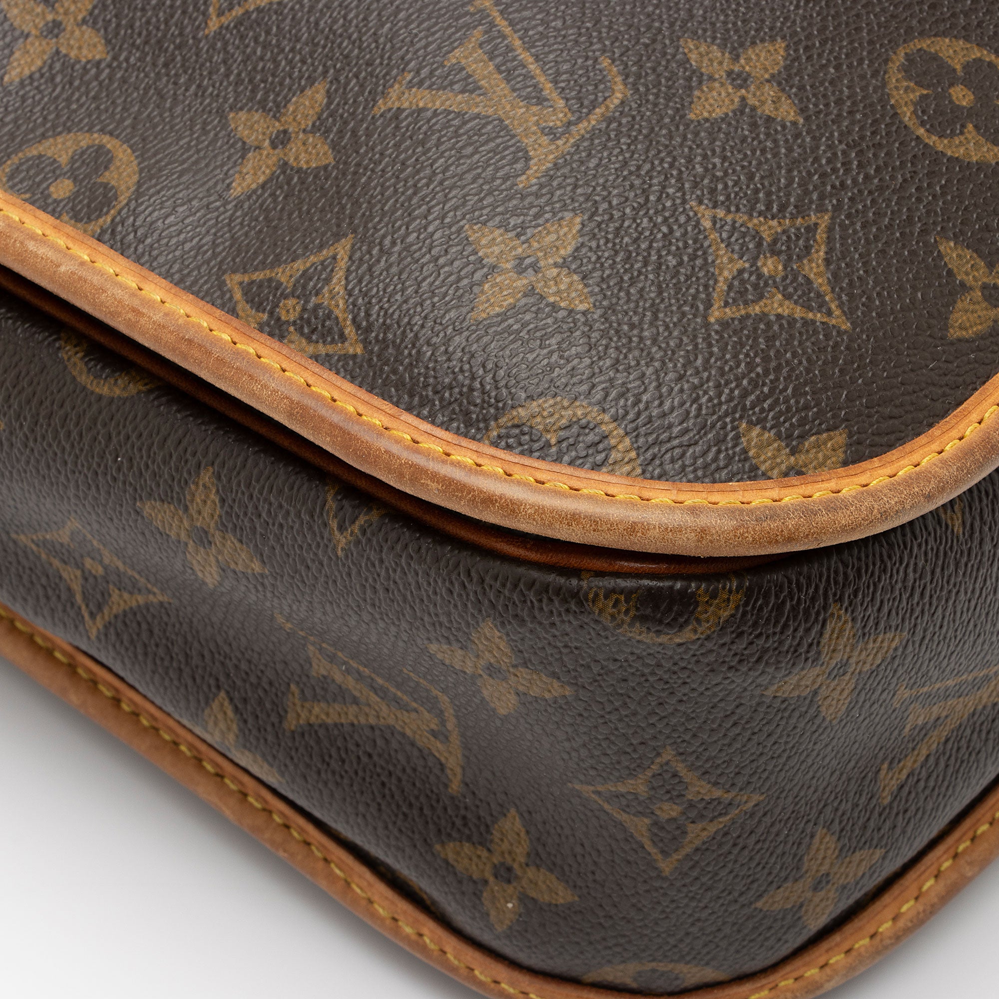 Louis Vuitton Monogram Canvas Bosphore GM Messenger Bag (SHF-geveUQ)
