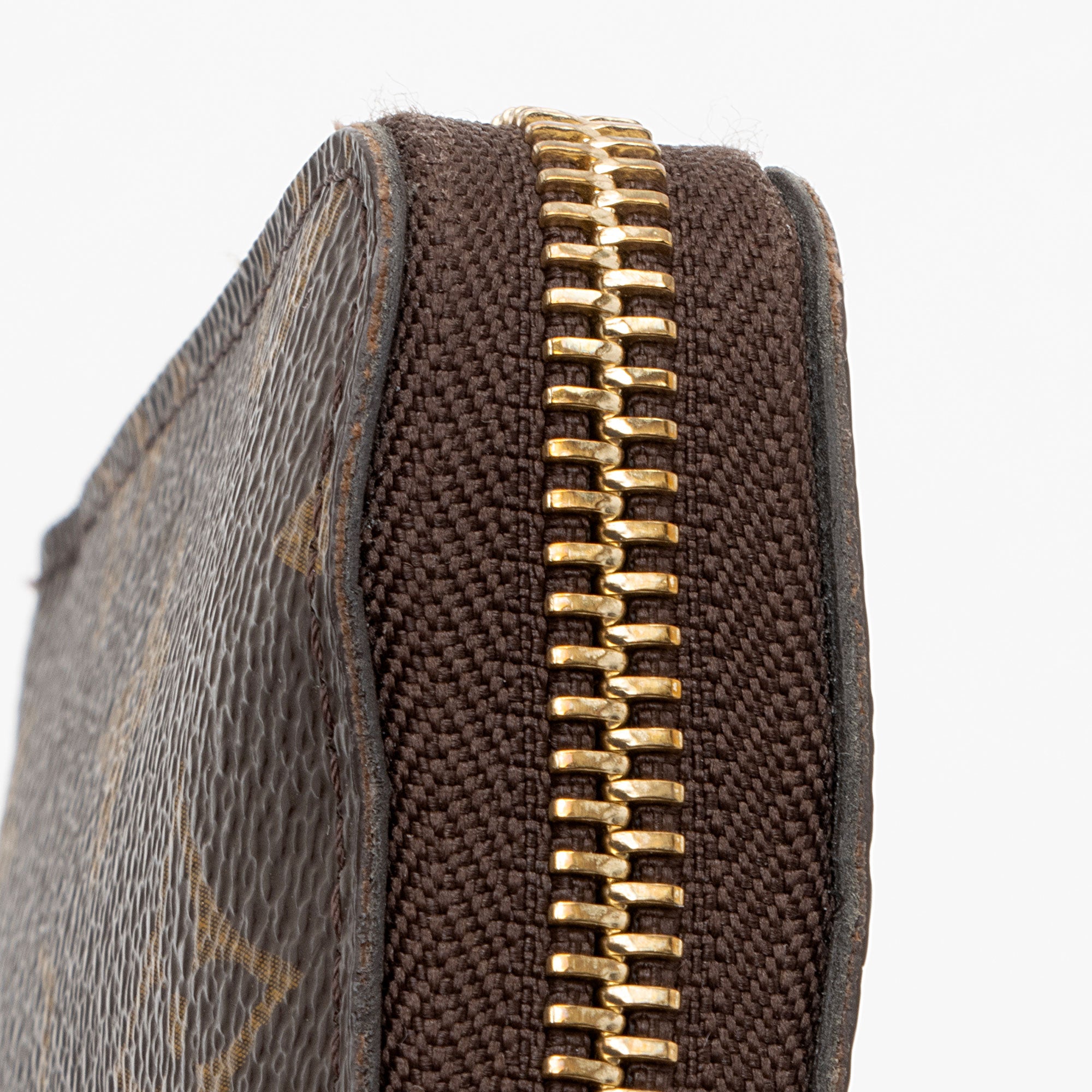 Louis Vuitton Monogram Canvas Compact Zippy Wallet (SHF-7RhWww)