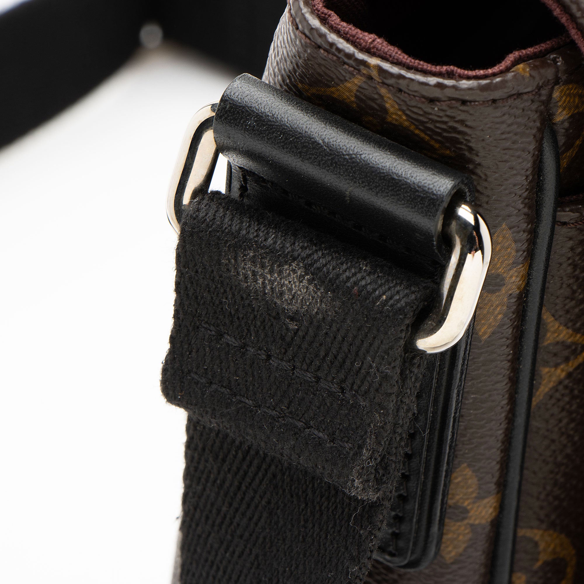 Louis Vuitton Monogram Canvas District PM Messenger