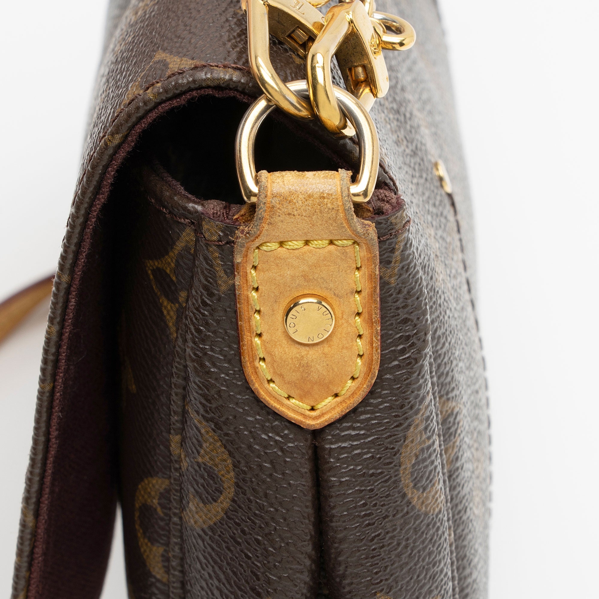 Louis Vuitton Monogram Canvas Favorite MM Shoulder Bag (SHF-GXfQJT)