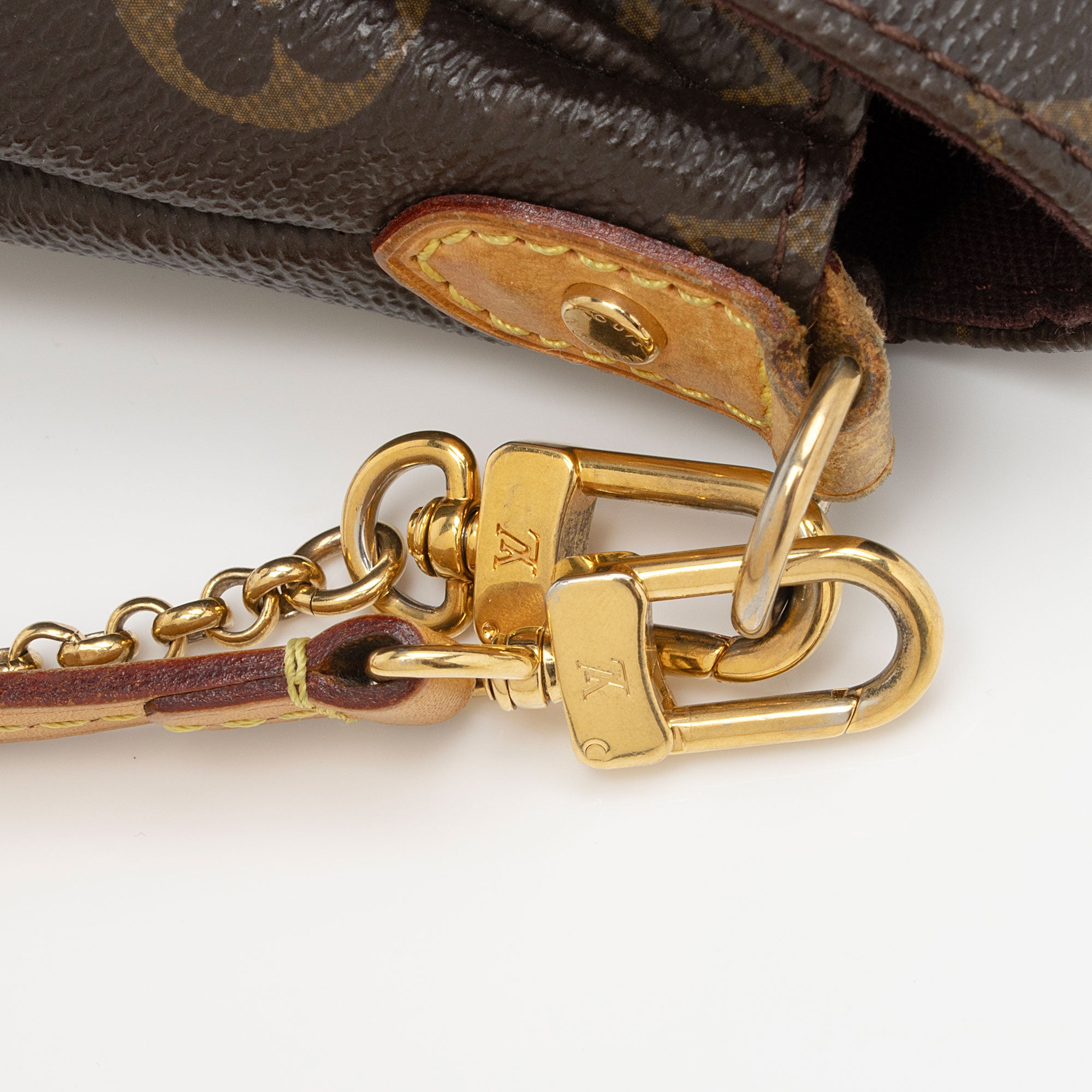 Louis Vuitton Monogram Canvas Favorite MM Shoulder Bag (SHF-GXfQJT)