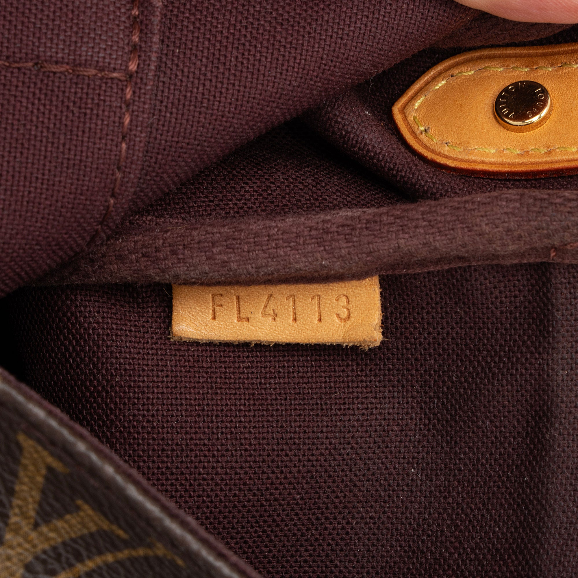 Louis Vuitton Monogram Canvas Favorite MM Shoulder Bag (SHF-xFSUWY)