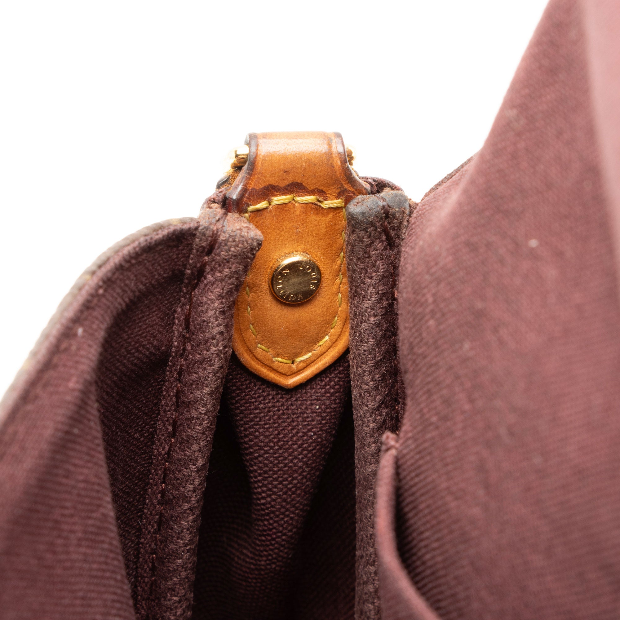 Louis Vuitton Monogram Canvas Favorite PM Shoulder Bag (SHF-HS9D4u)