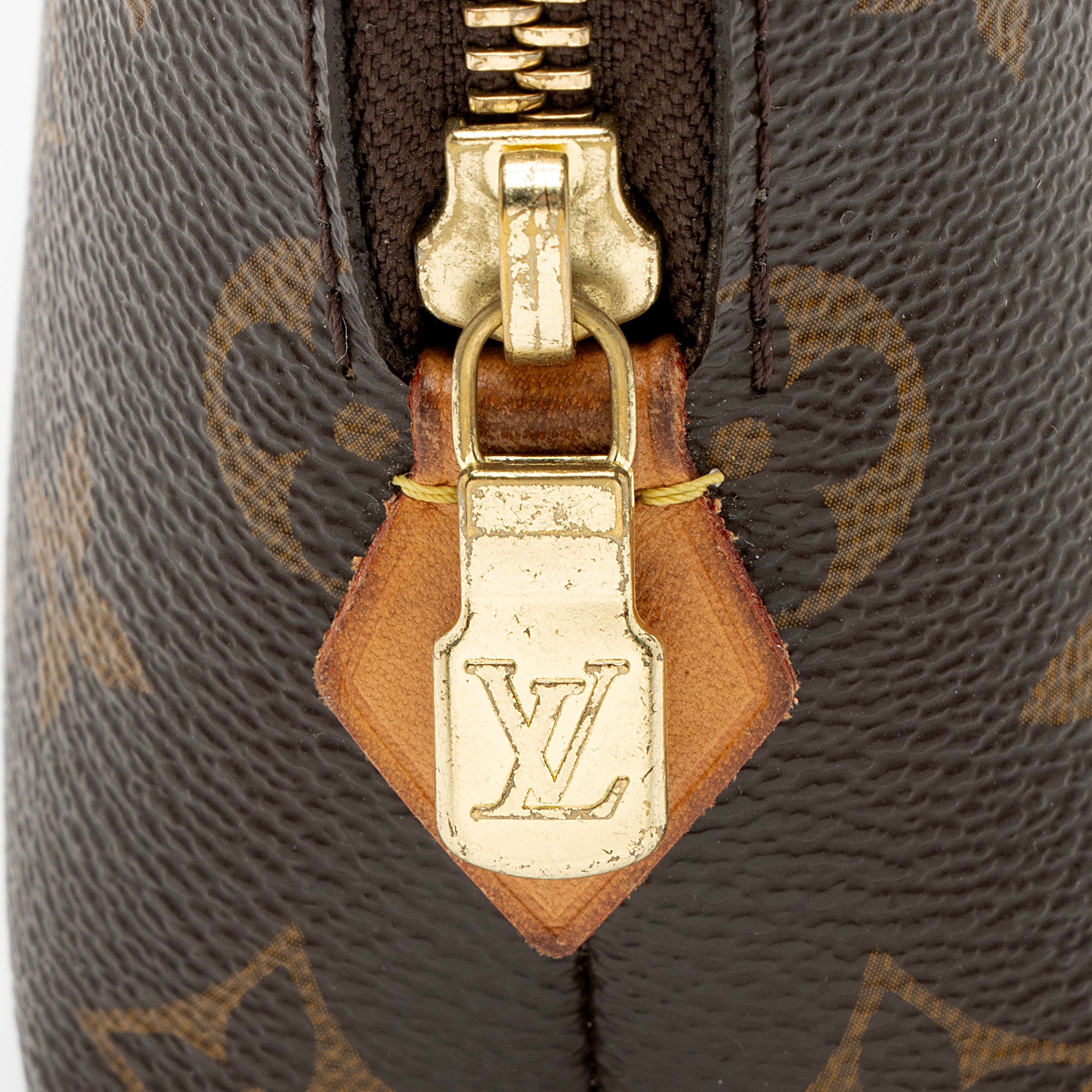 Louis Vuitton Monogram Canvas GM Cosmetic Pouch (SHF-TmU2LL)