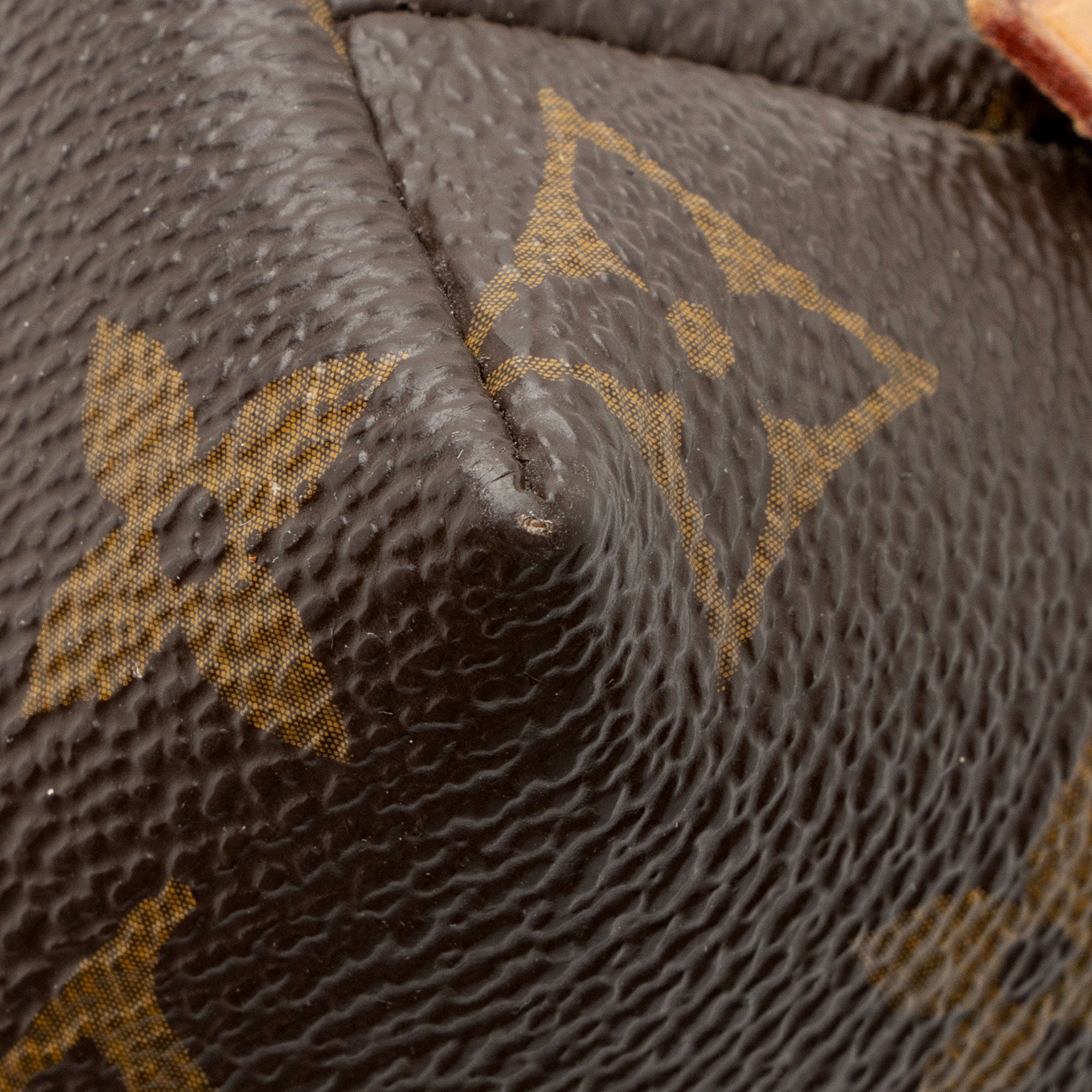 Louis Vuitton Monogram Canvas GM Cosmetic Pouch (SHF-TmU2LL)