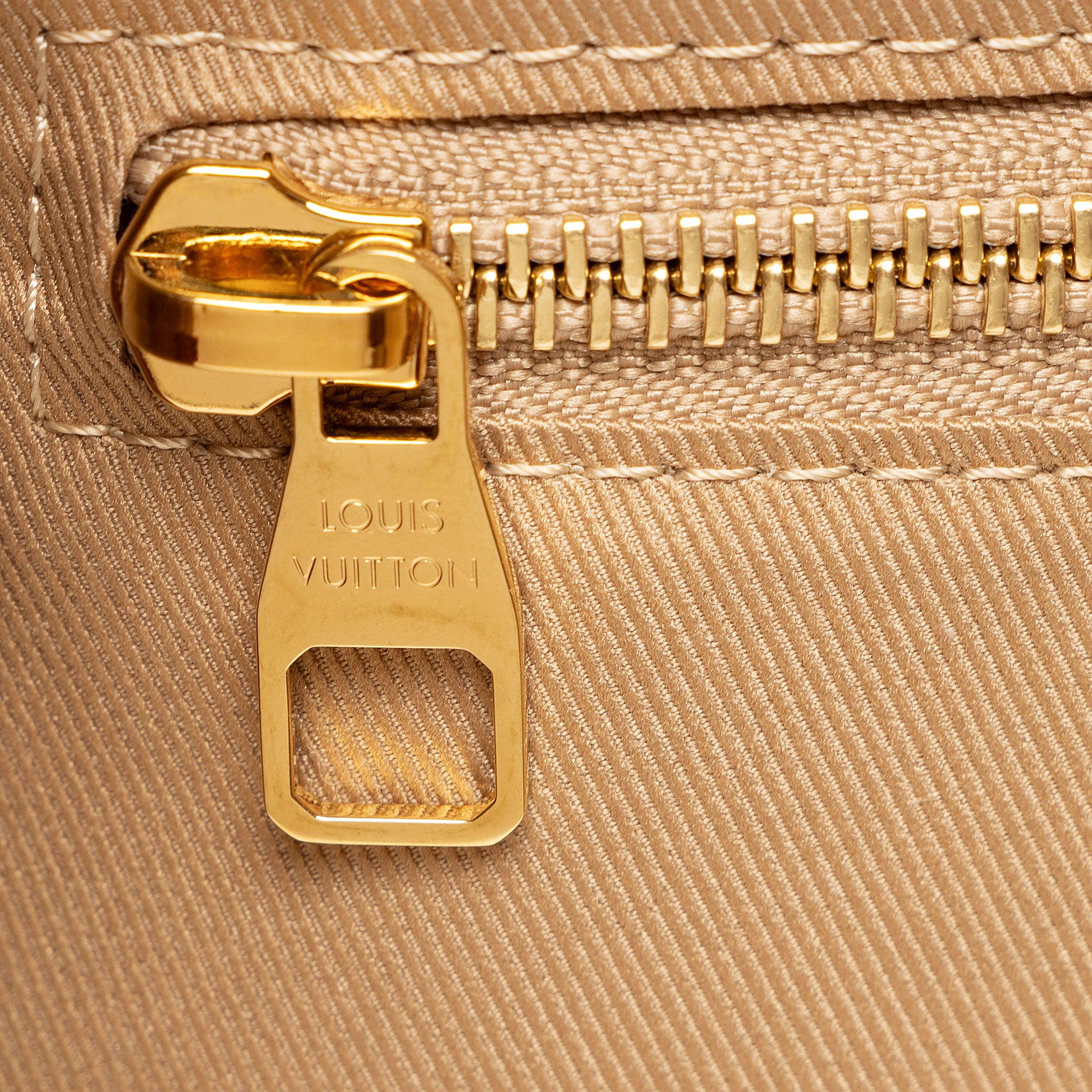 Louis Vuitton Monogram Canvas Graceful PM Hobo (SHF-jxAbZb)