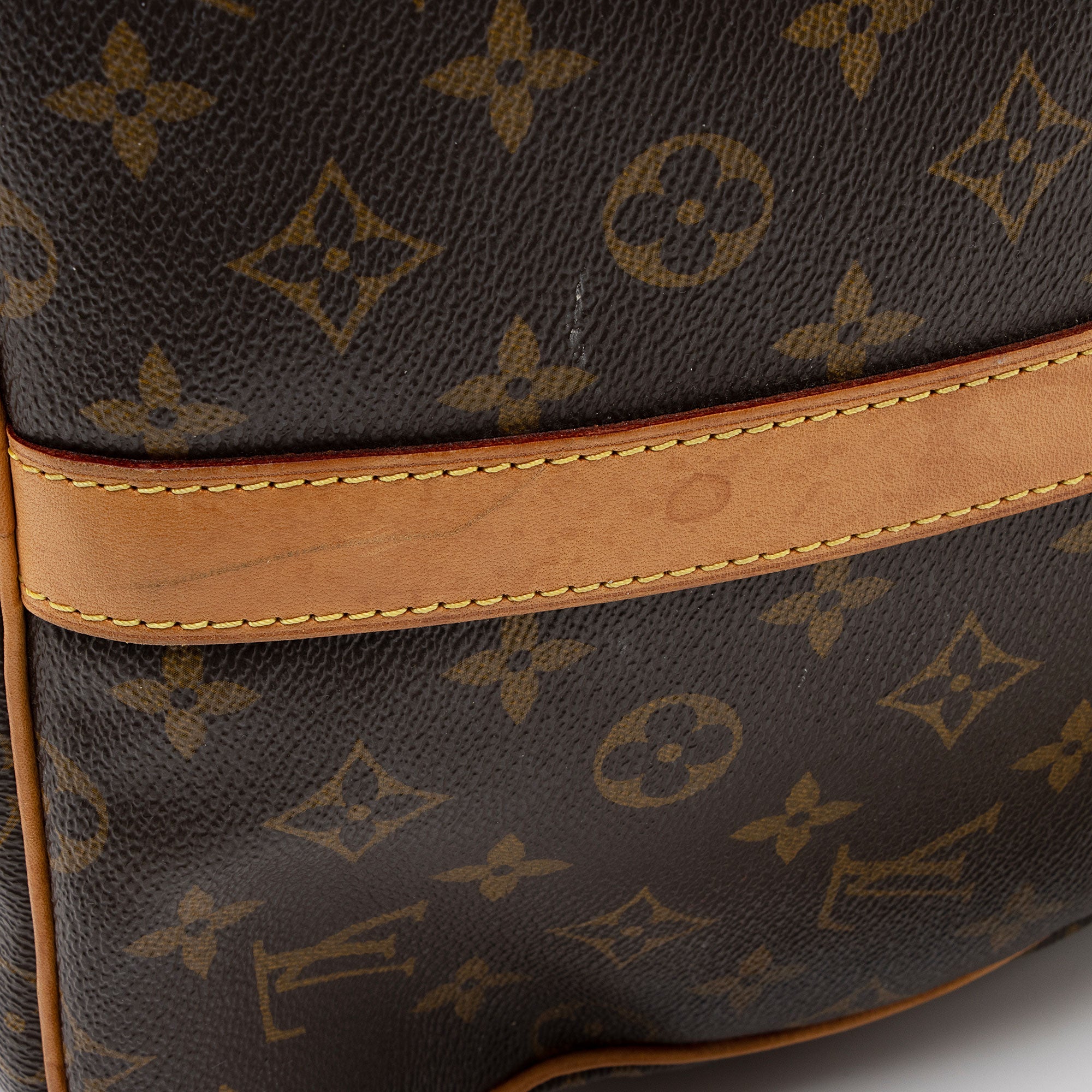 Louis Vuitton Monogram Canvas Keepall Bandouliere 55 Duffle Bag (SHF-qBIEjn)